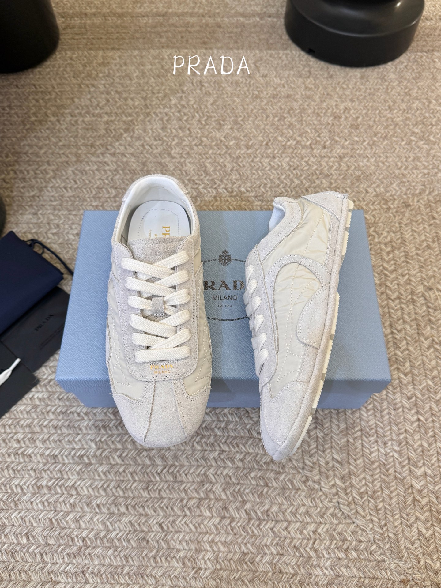 Prada 普拉达 春夏新款 德训鞋 休闲鞋 精工制造，缝线均匀，皮质质感一览无余，多色拼接，时尚大方，