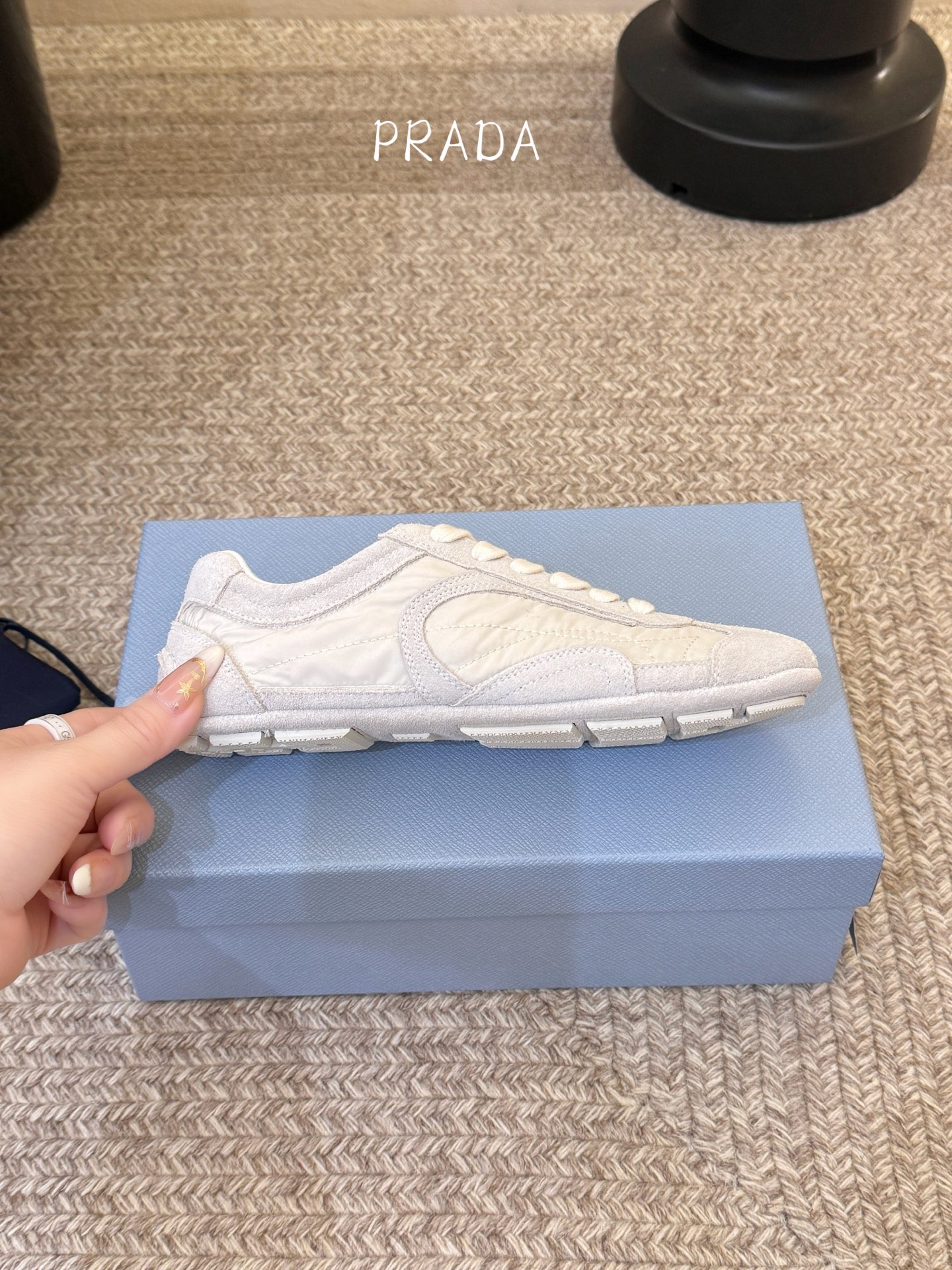 Prada 普拉达 春夏新款 德训鞋 休闲鞋 精工制造，缝线均匀，皮质质感一览无余，多色拼接，时尚大方，