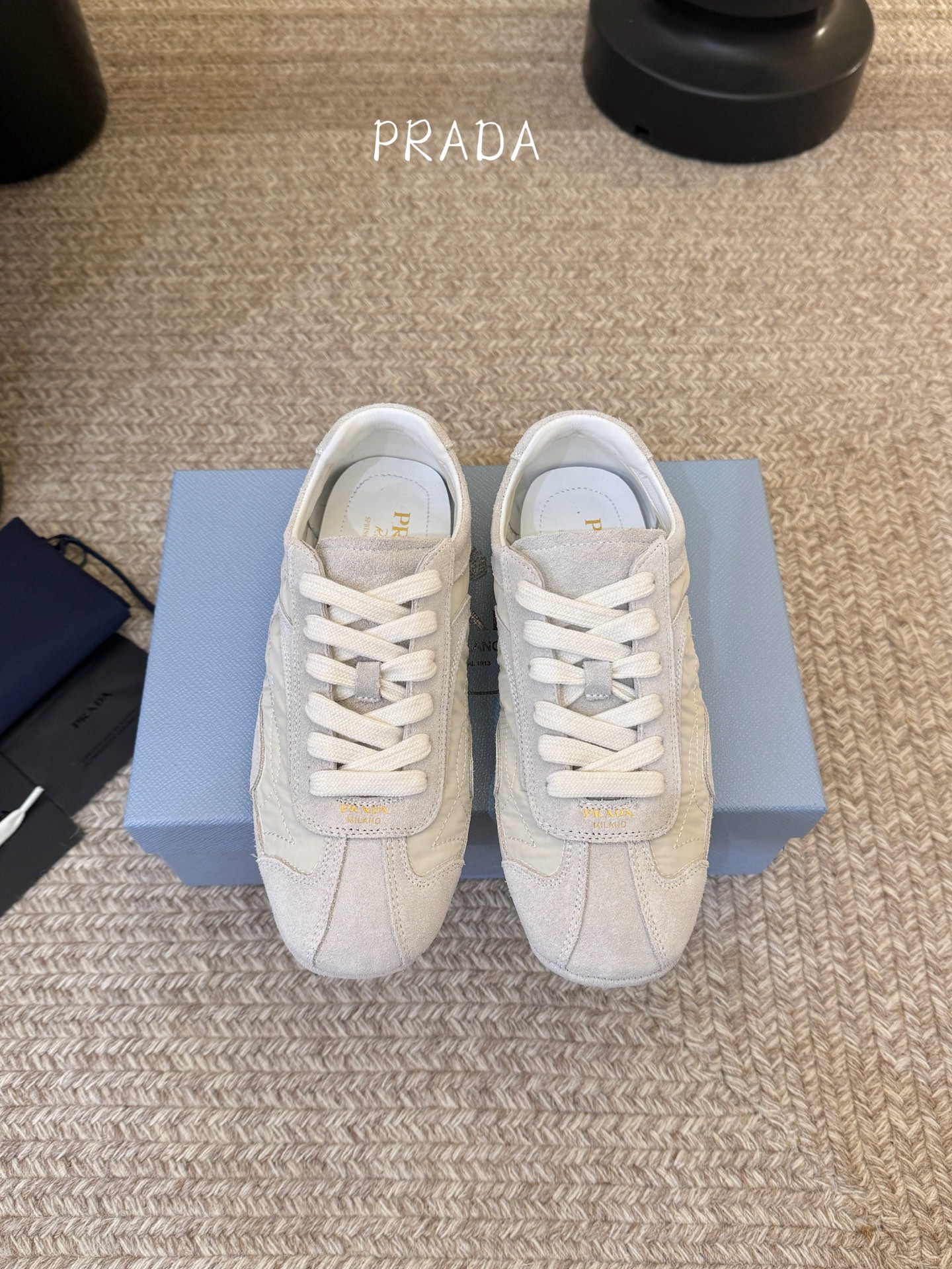 NO:758081,Prada Prada spring and summer new moral training shoes, casual shoes, precision manufacturing, uniform stitching, leather texture at a glance, multi-color splicing, fashionable and elegant, soft, comfortable and breathable. The upper is made of original imported Niu Jing sheepskin lining. The sole is original customized rubber outsole. Size35-40 (40 custom made, non-returnable), casual shoes/sports shoes, prada, prada, sneakers, sheepskin19860909Prada 普拉达 春夏新款 德训鞋 休闲鞋 精工制造,缝线均匀,皮质质感一览无余,多色拼接,时尚大方,柔软舒适透气 鞋面采用原版进口牛京 内里羊皮 鞋底原版定制橡胶大底 Size35-40（40订做不退换）,休闲鞋/运动鞋,prada,prada,sneakers,sheepskin,Women's Shoes