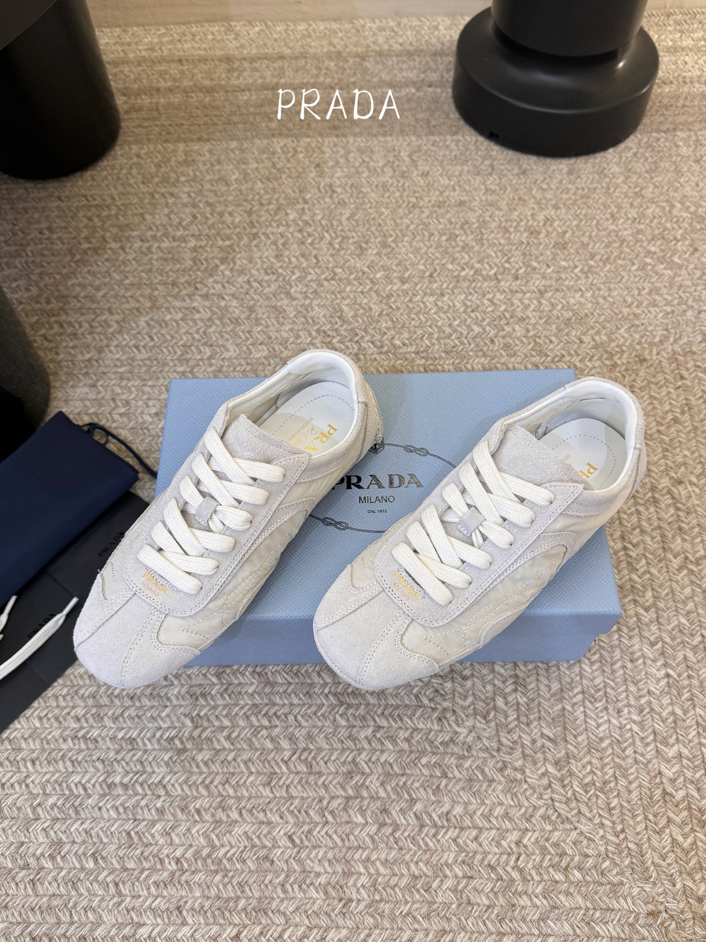 Prada 普拉达 春夏新款 德训鞋 休闲鞋 精工制造，缝线均匀，皮质质感一览无余，多色拼接，时尚大方，