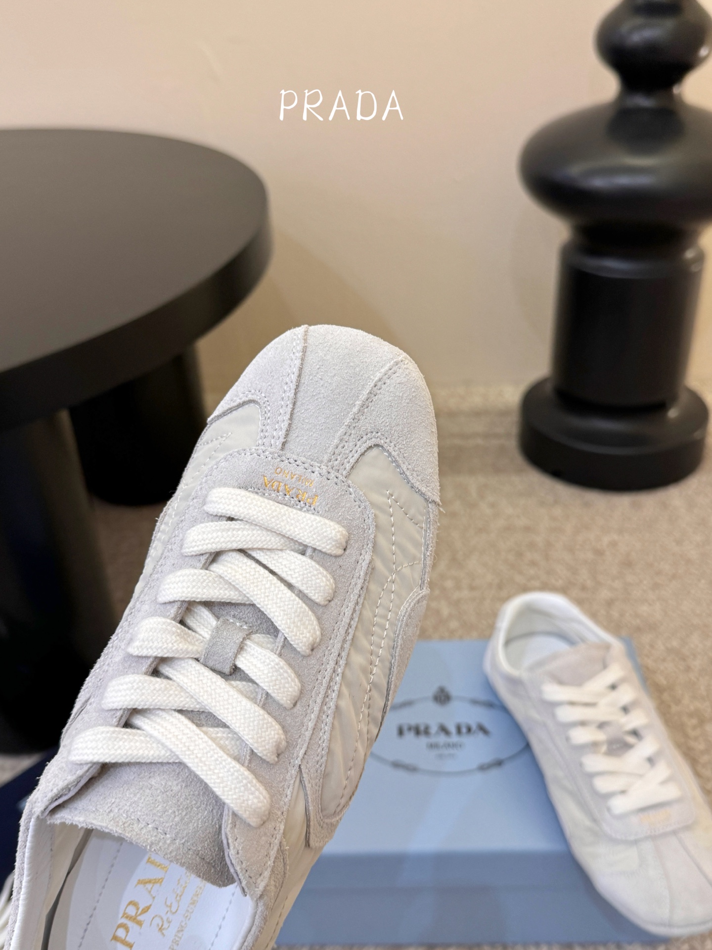 Prada 普拉达 春夏新款 德训鞋 休闲鞋 精工制造，缝线均匀，皮质质感一览无余，多色拼接，时尚大方，