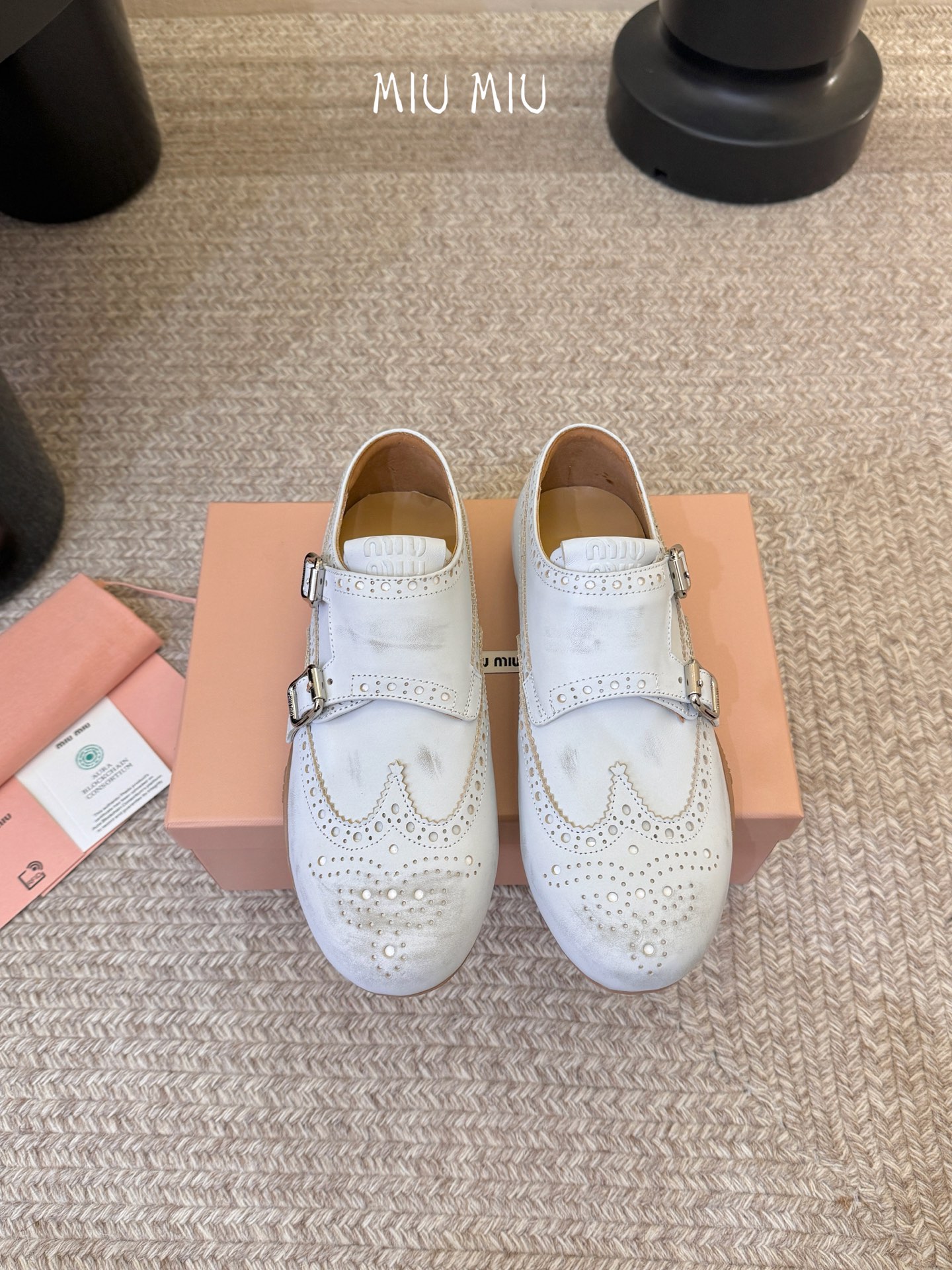 NO:758137,G261 WYSIWYG top quality Miu Mi* 25FW deck shoes, suede Mary Jane loafers, miumiu's new deck shoes are also very design-oriented, full of autumn and winter atmosphere, comfortable and fashionable, new autumn and winter suede slip-ons, playful lace-up tassels, retro dry different colors, and brushed lining design to enhance the wearing experience. Fabric imported polished cowhide, genuine leather lining  Outsole Rubber outsole Size35-41 (40.41 customization is not returnable), single shoes, miumiu, loafers, mary jane, cowhide, chamois leather19860909G261所见即所得顶级品质Miu Mi* 25FW deck shoes 麂皮玛丽珍小皮鞋乐福鞋 miumiu家新款deck shoes也太有设计感了吧,秋冬氛围感拉满,舒适又时尚,秋冬新款麂皮一脚蹬,俏皮的系带流苏,复古的干异色系,内里磨毛的设计让穿着体验度更加高涨 面料进口擦色牛皮 内里真皮 大底橡胶大底 Size35-41（40.41定制不退换）,单鞋,miumiu,loafers,mary jane,cowhide,chamois leather,Women's Shoes