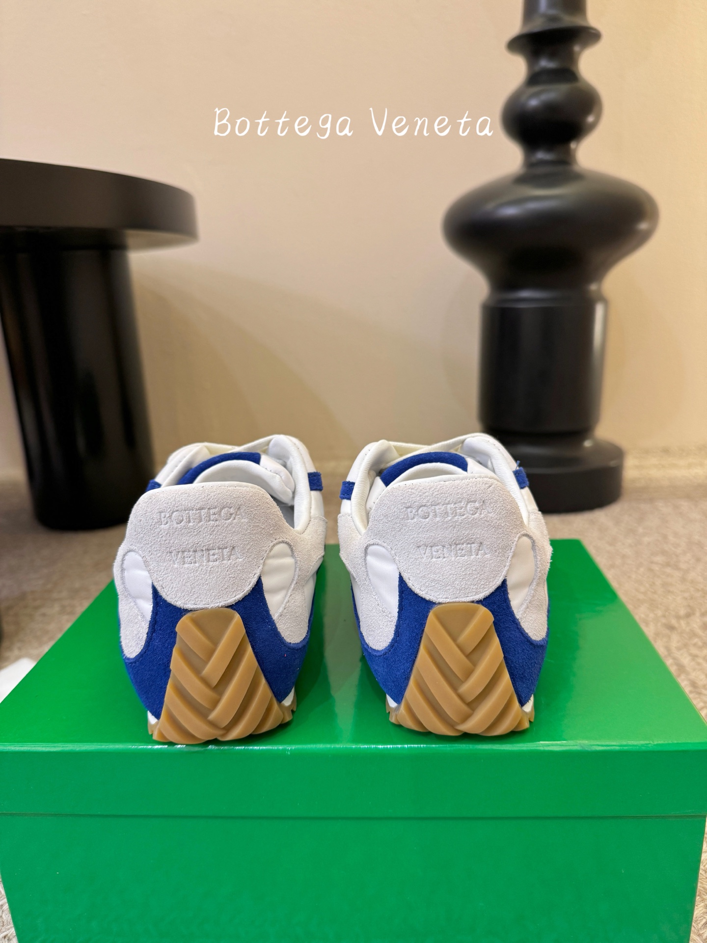 Bottega Venet*26ss新系列撞色运动鞋休闲鞋采用复古户外跑鞋的鞋型，低帮轮廓搭配流线型鞋身