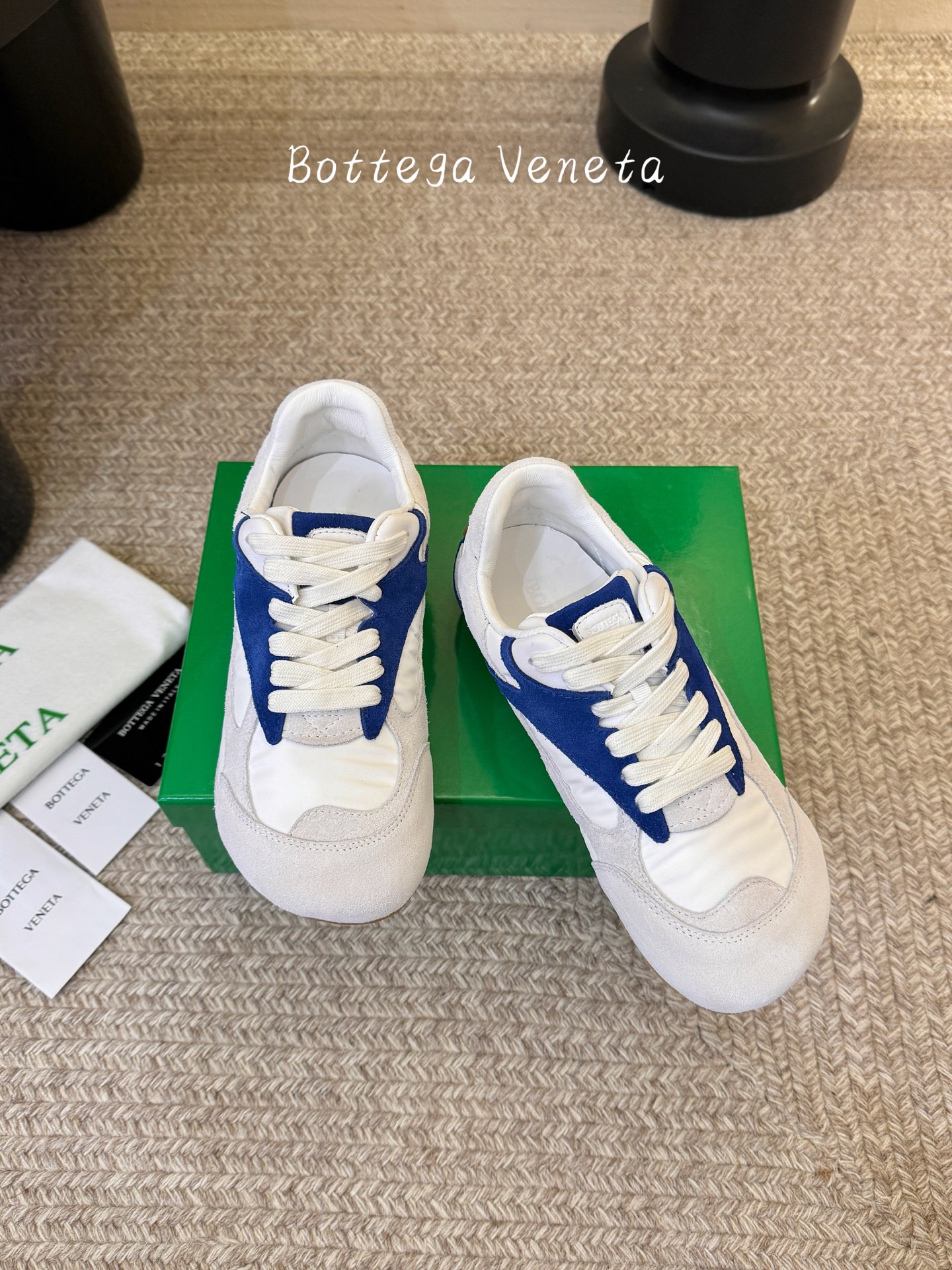 Bottega Venet*26ss新系列撞色运动鞋休闲鞋采用复古户外跑鞋的鞋型，低帮轮廓搭配流线型鞋身