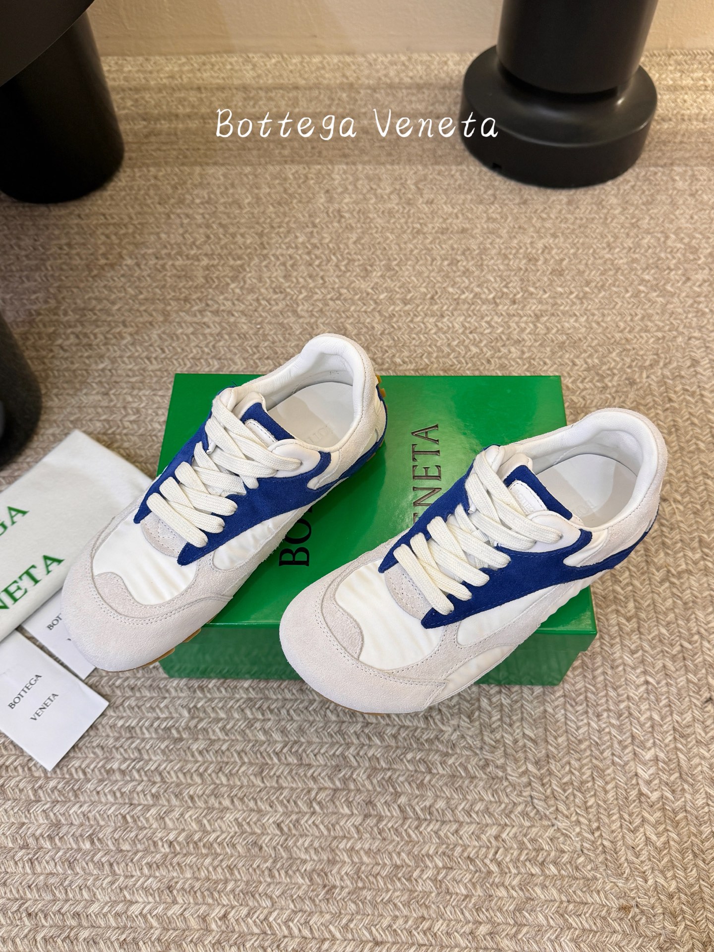 Bottega Venet*26ss新系列撞色运动鞋休闲鞋采用复古户外跑鞋的鞋型，低帮轮廓搭配流线型鞋身