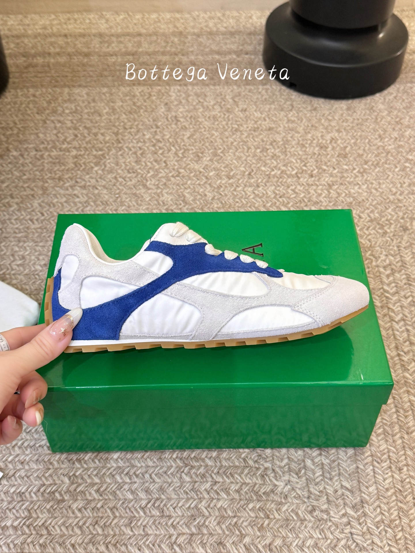 Bottega Venet*26ss新系列撞色运动鞋休闲鞋采用复古户外跑鞋的鞋型，低帮轮廓搭配流线型鞋身