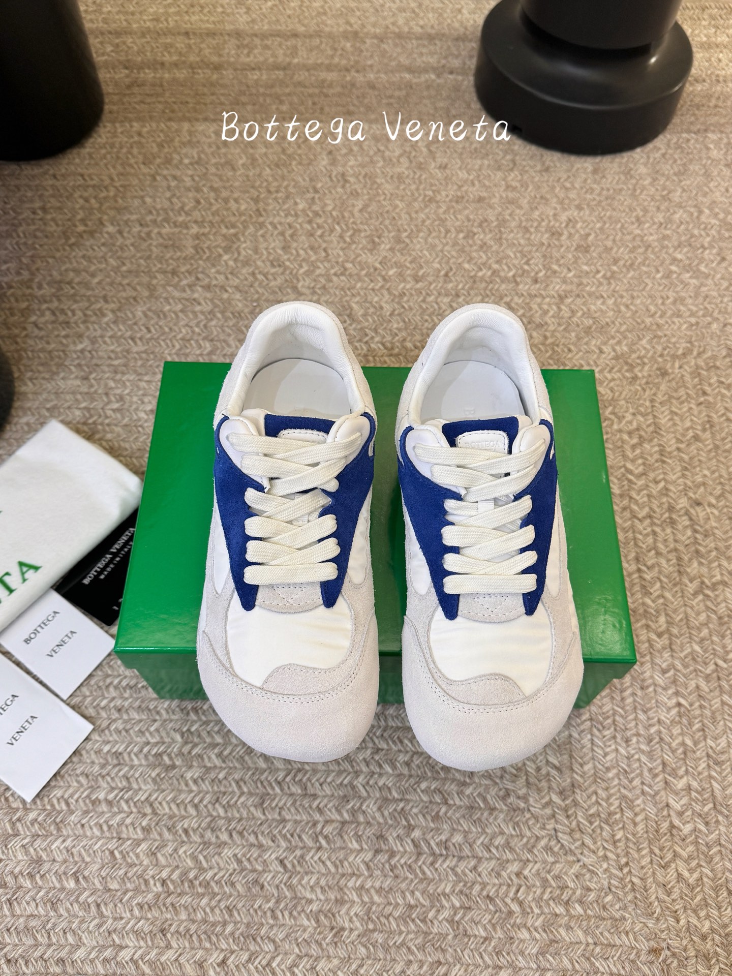 Bottega Venet*26ss新系列撞色运动鞋休闲鞋采用复古户外跑鞋的鞋型，低帮轮廓搭配流线型鞋身