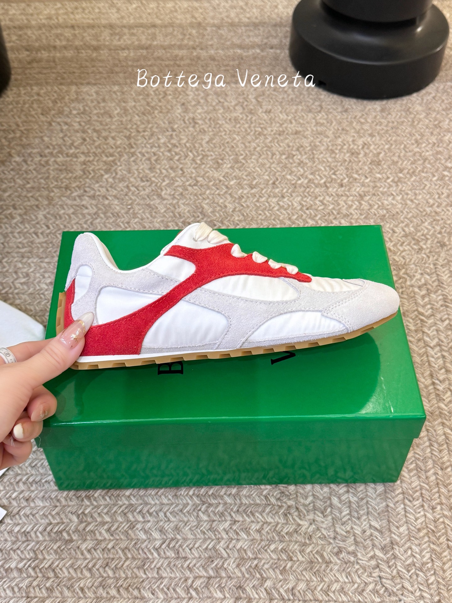 Bottega Venet*26ss新系列撞色运动鞋休闲鞋采用复古户外跑鞋的鞋型，低帮轮廓搭配流线型鞋身