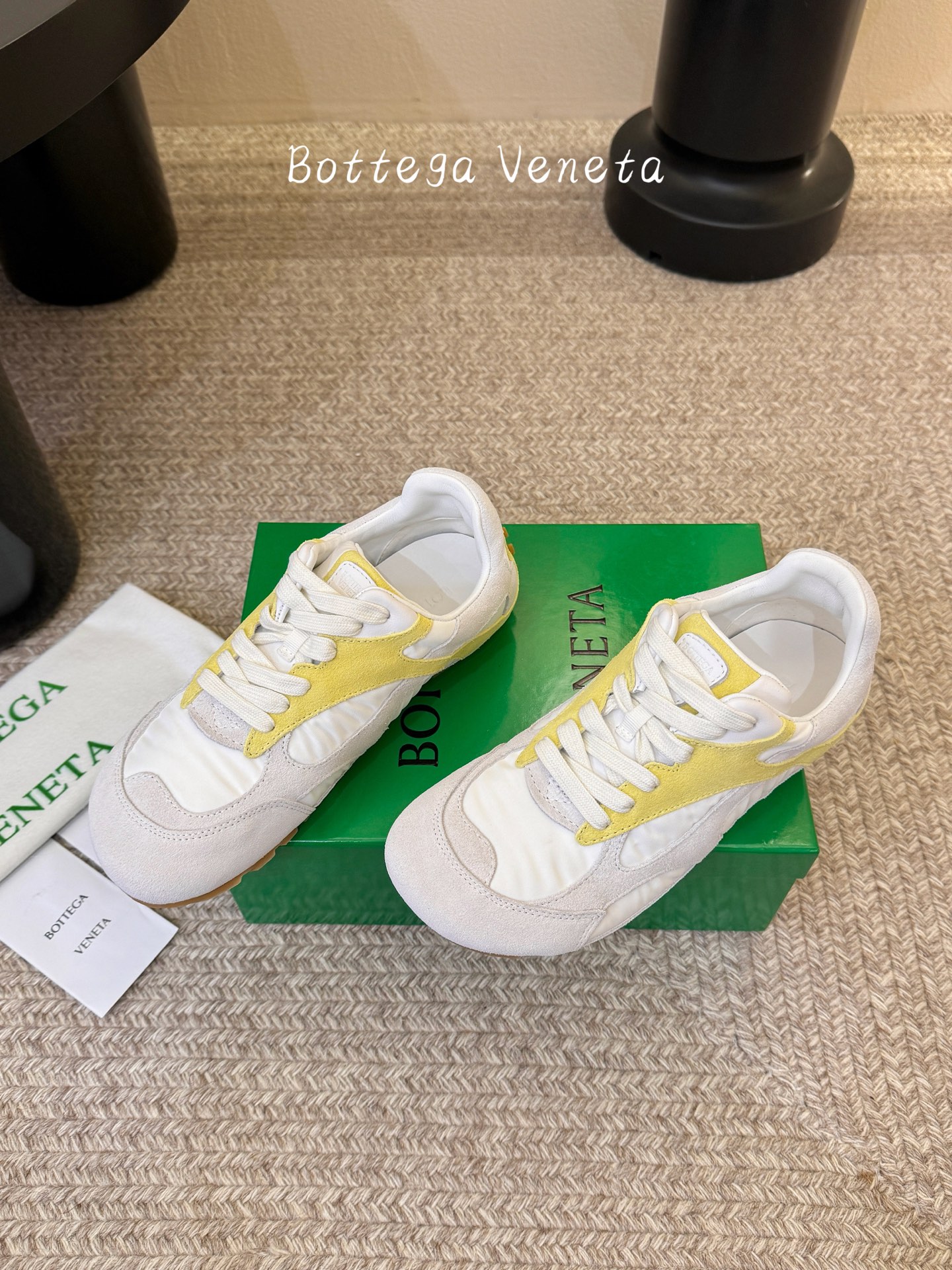 Bottega Venet*26ss新系列撞色运动鞋休闲鞋采用复古户外跑鞋的鞋型，低帮轮廓搭配流线型鞋身