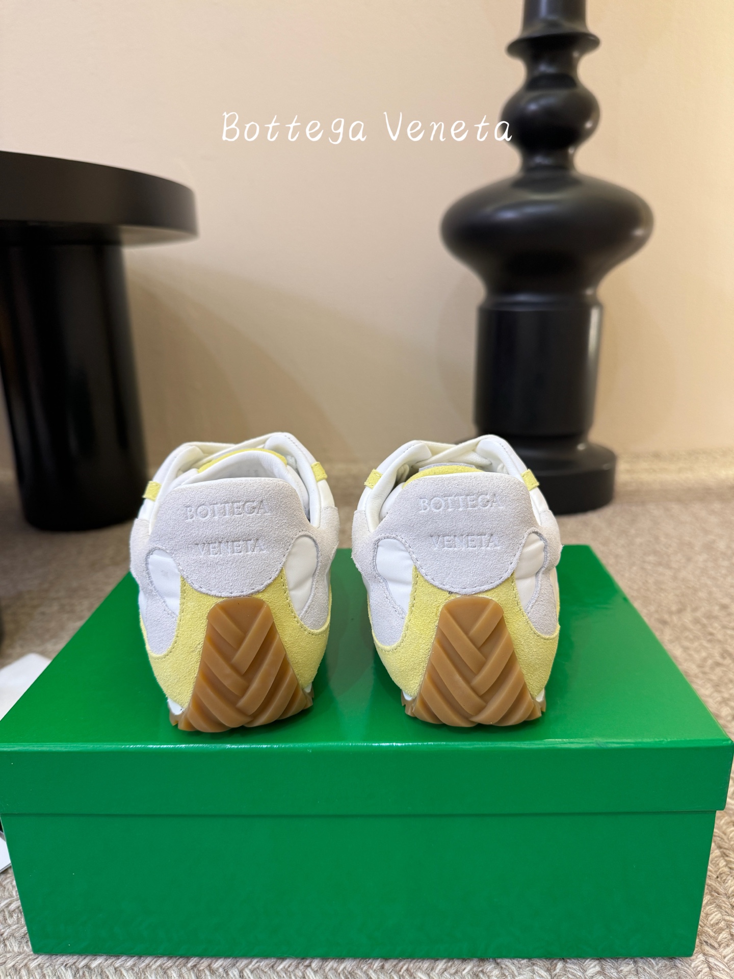 Bottega Venet*26ss新系列撞色运动鞋休闲鞋采用复古户外跑鞋的鞋型，低帮轮廓搭配流线型鞋身