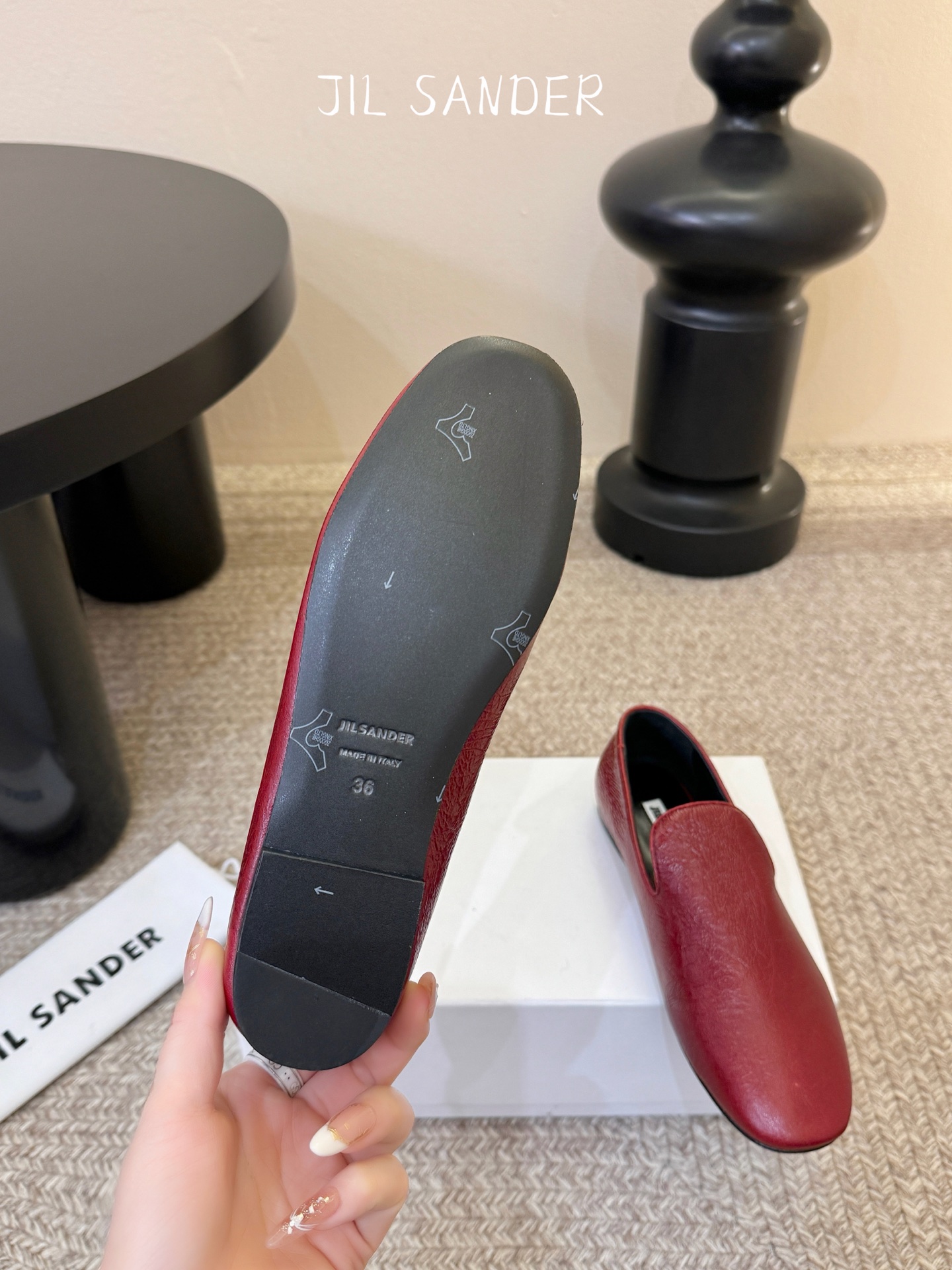 Jil sande* 𝟐𝟔𝐀𝐖新品极简乐福鞋｜松弛感的先锋表达以无鞋带乐福鞋为基底 用做旧裂纹皮革与豹纹