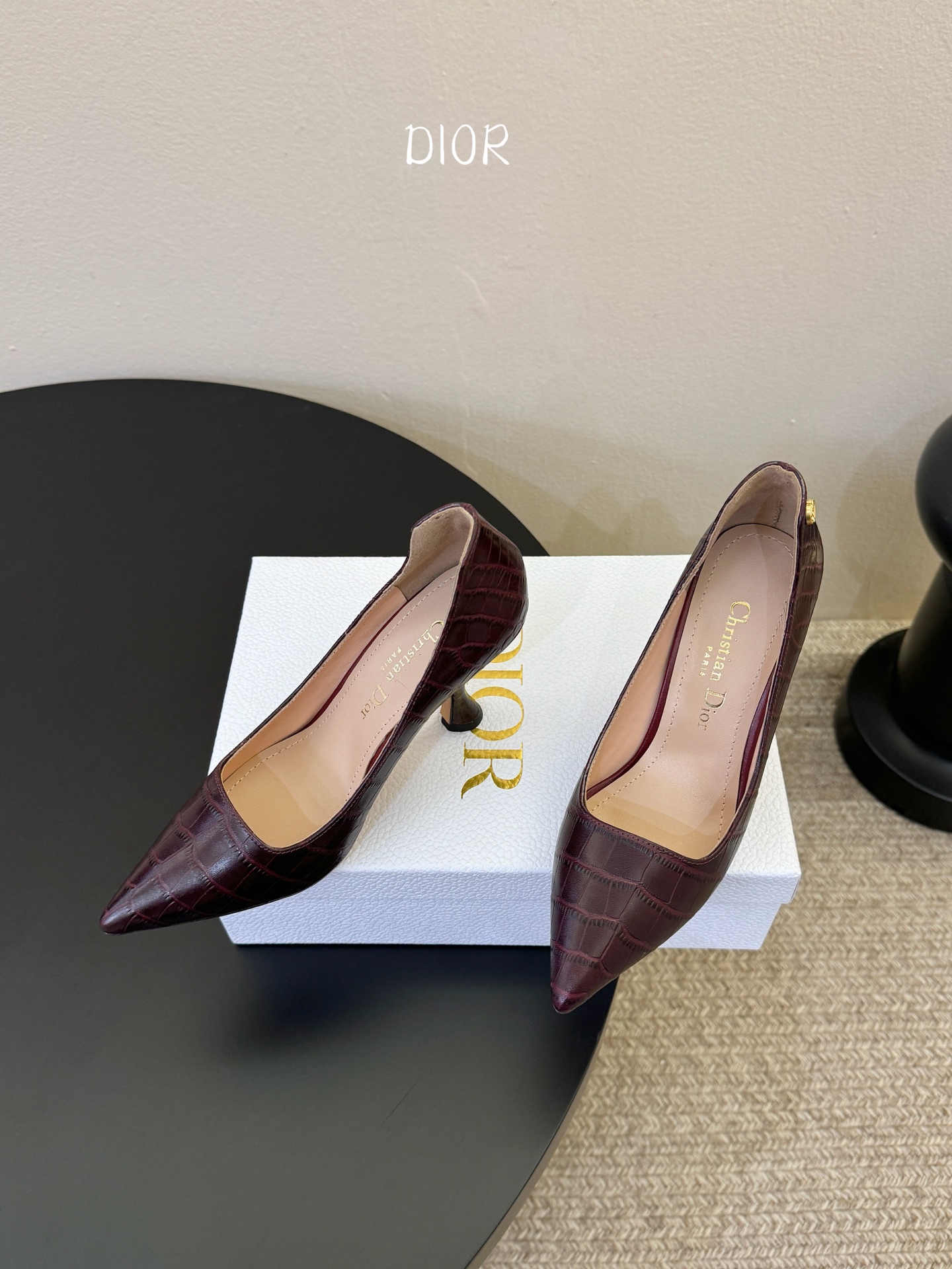 Dio* 26ss 春夏新款 迪奥 尖头高跟鞋 单鞋 Christian Dior Paris 标志，富