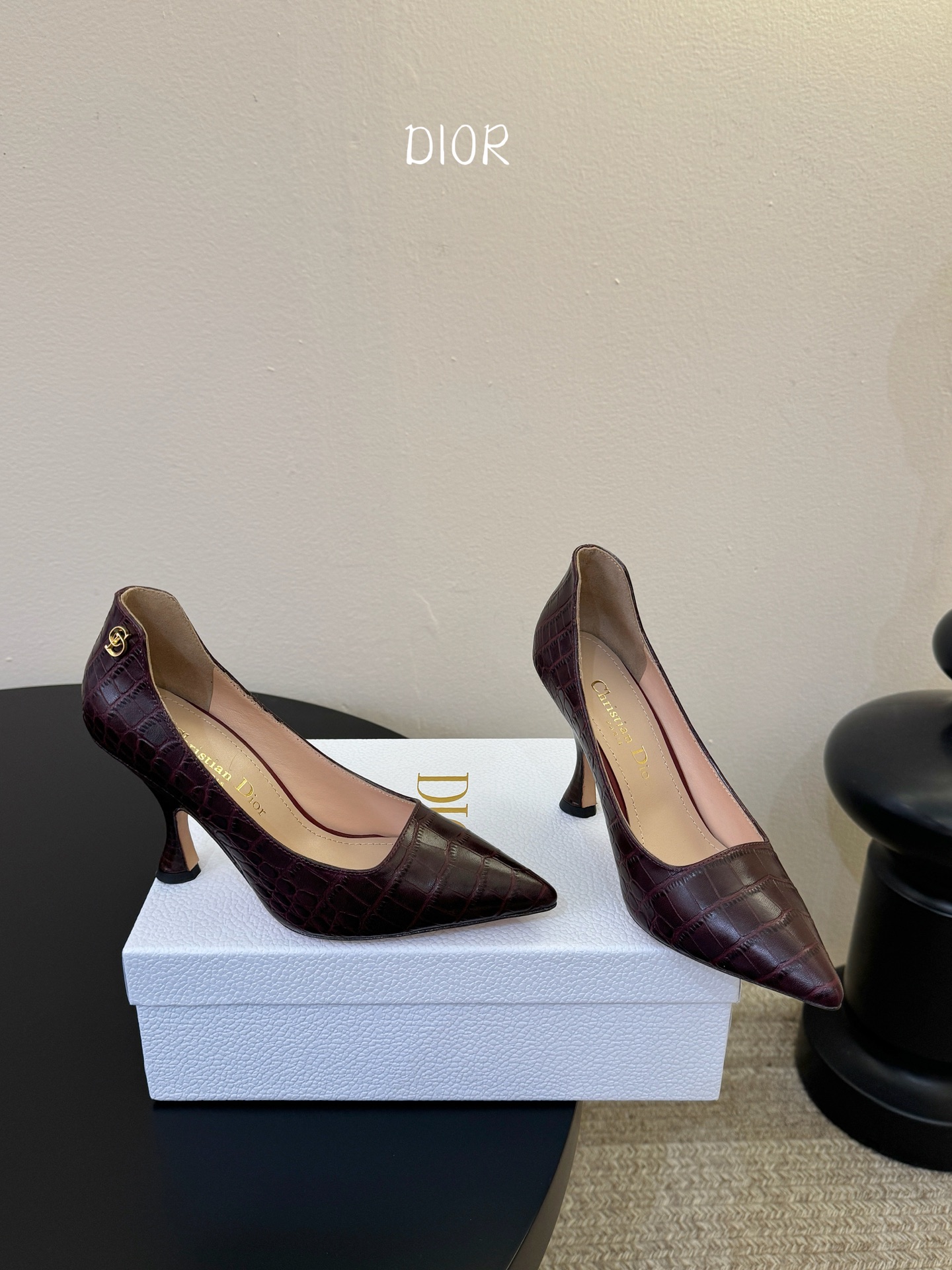 Dio* 26ss 春夏新款 迪奥 尖头高跟鞋 单鞋 Christian Dior Paris 标志，富