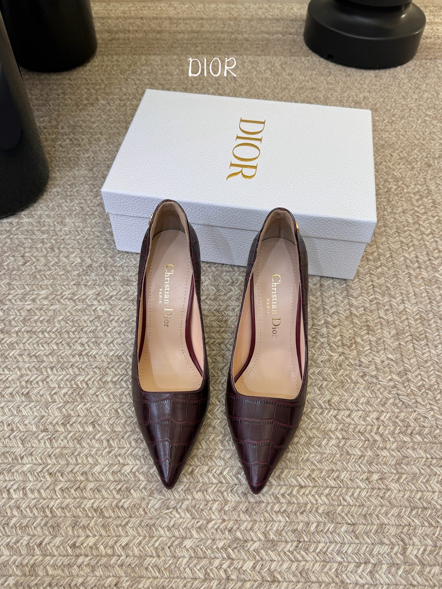 Dio* 26ss 春夏新款 迪奥 尖头高跟鞋 单鞋 Christian Dior Paris 标志，富