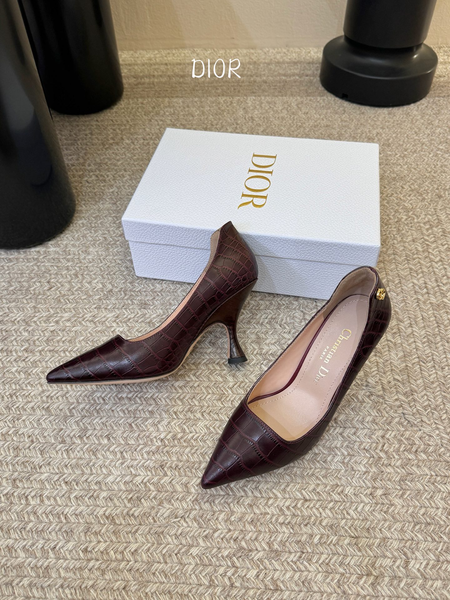 Dio* 26ss 春夏新款 迪奥 尖头高跟鞋 单鞋 Christian Dior Paris 标志，富