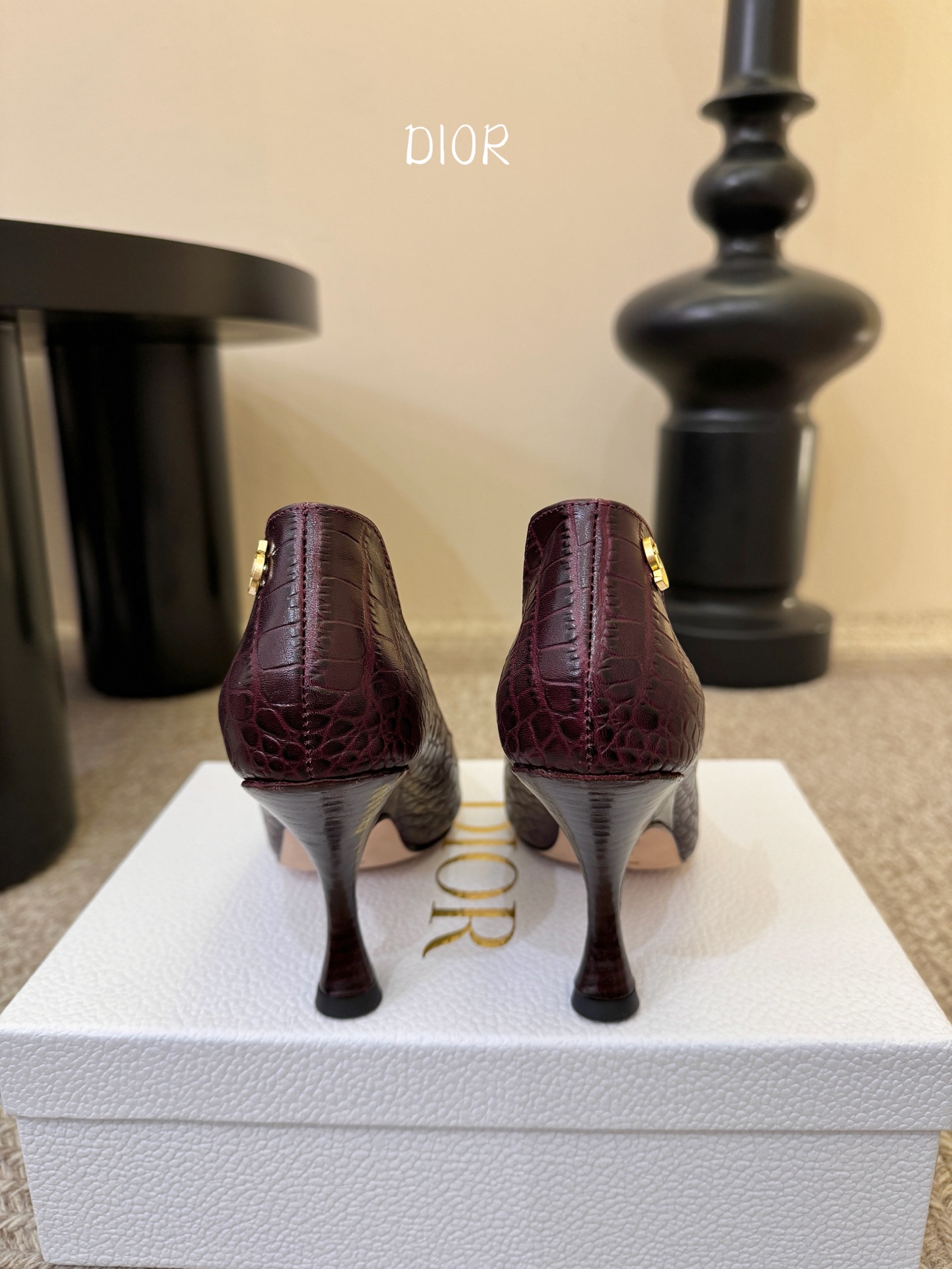 Dio* 26ss 春夏新款 迪奥 尖头高跟鞋 单鞋 Christian Dior Paris 标志，富