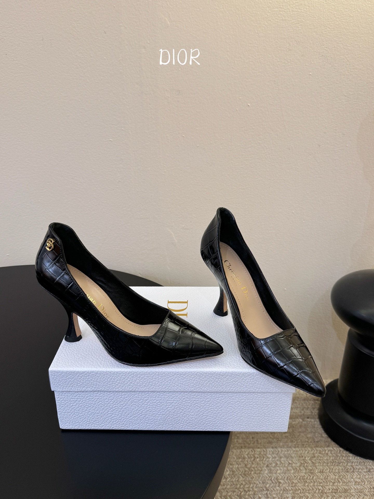 Dio* 26ss 春夏新款 迪奥 尖头高跟鞋 单鞋 Christian Dior Paris 标志，富