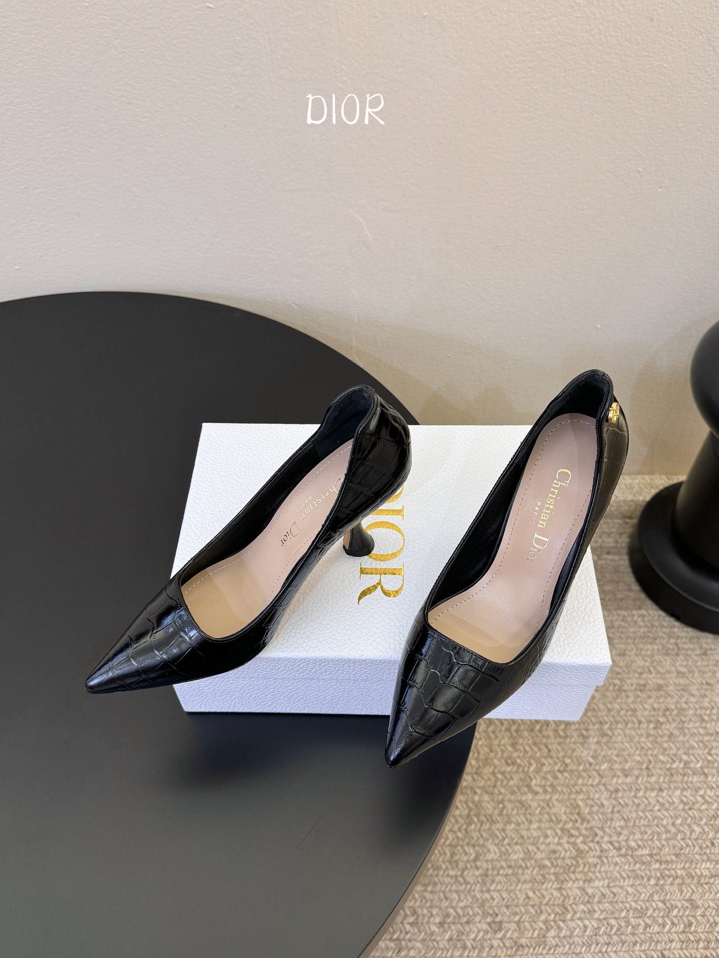 Dio* 26ss 春夏新款 迪奥 尖头高跟鞋 单鞋 Christian Dior Paris 标志，富