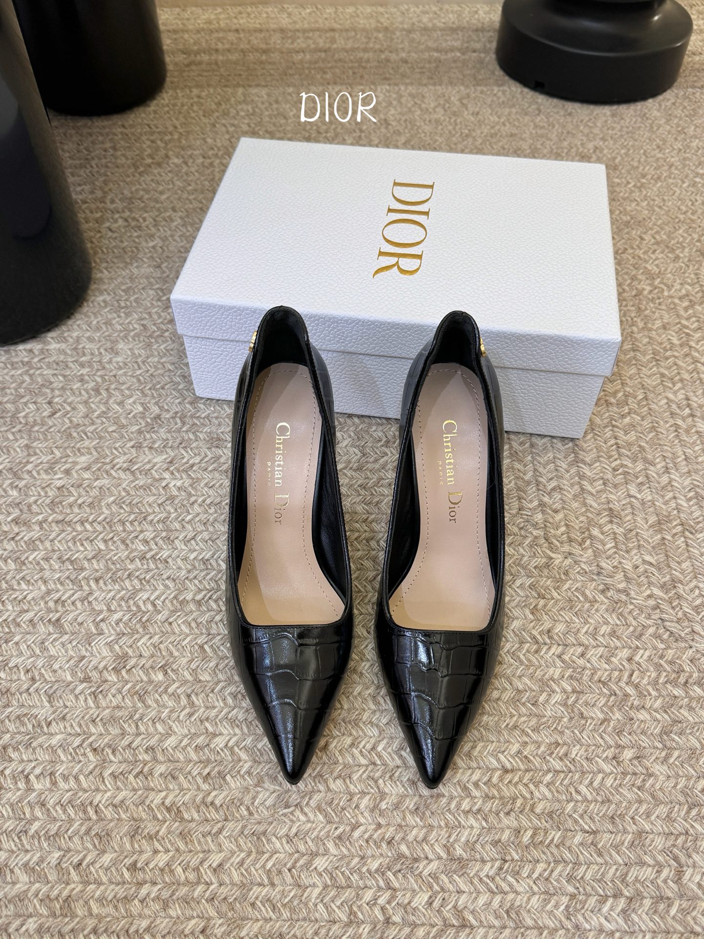 Dio* 26ss 春夏新款 迪奥 尖头高跟鞋 单鞋 Christian Dior Paris 标志，富