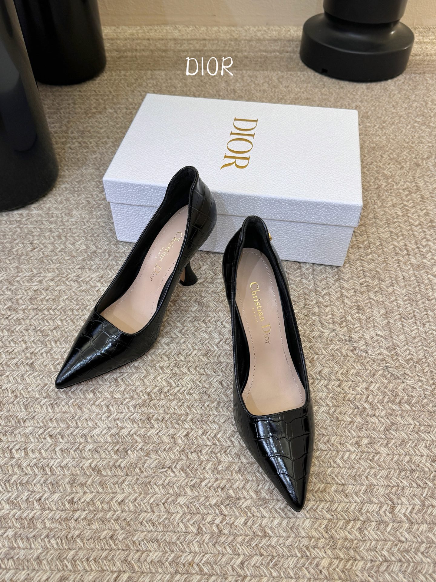 Dio* 26ss 春夏新款 迪奥 尖头高跟鞋 单鞋 Christian Dior Paris 标志，富