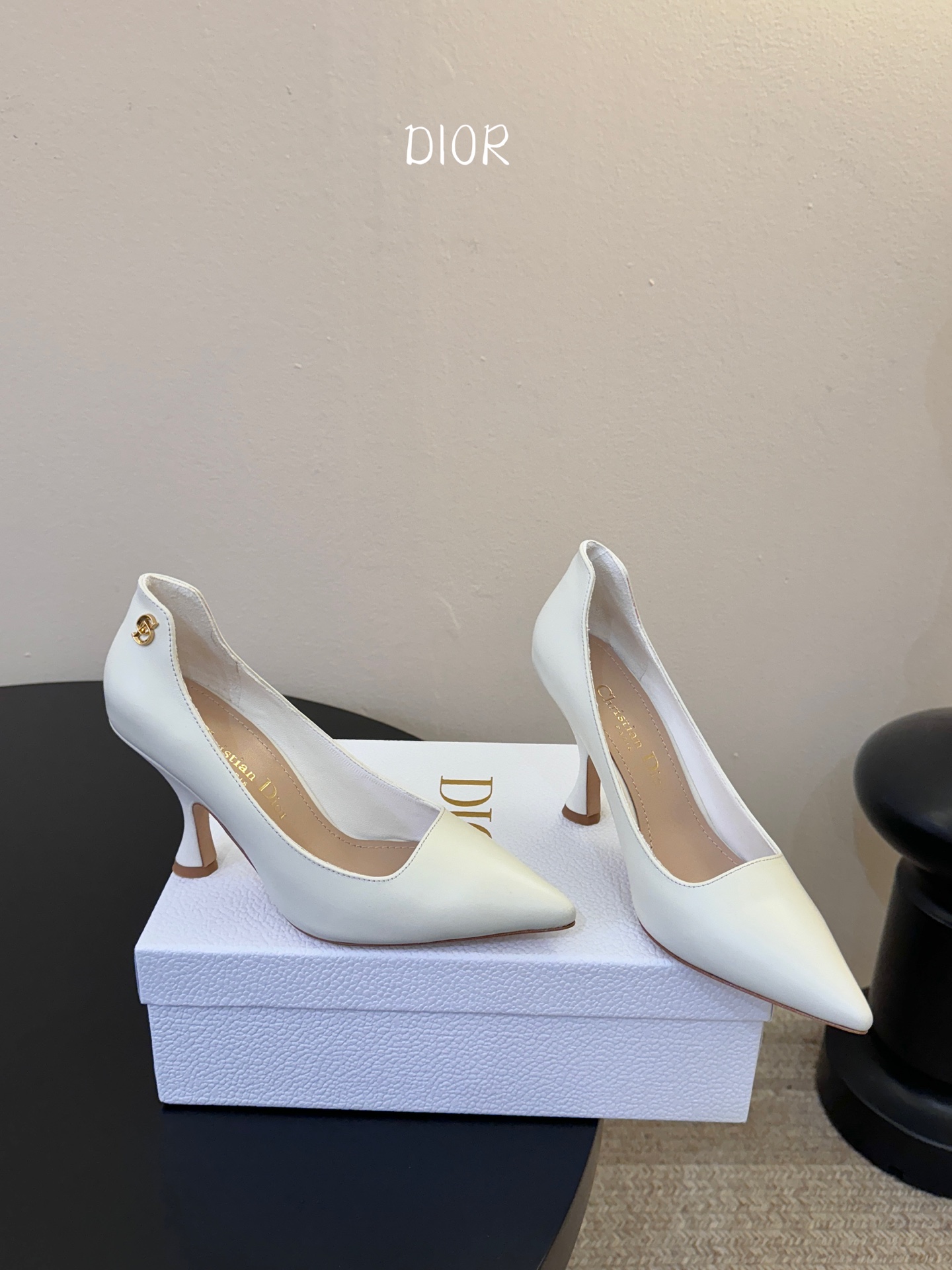 Dio* 26ss 春夏新款 迪奥 尖头高跟鞋 单鞋 Christian Dior Paris 标志，富