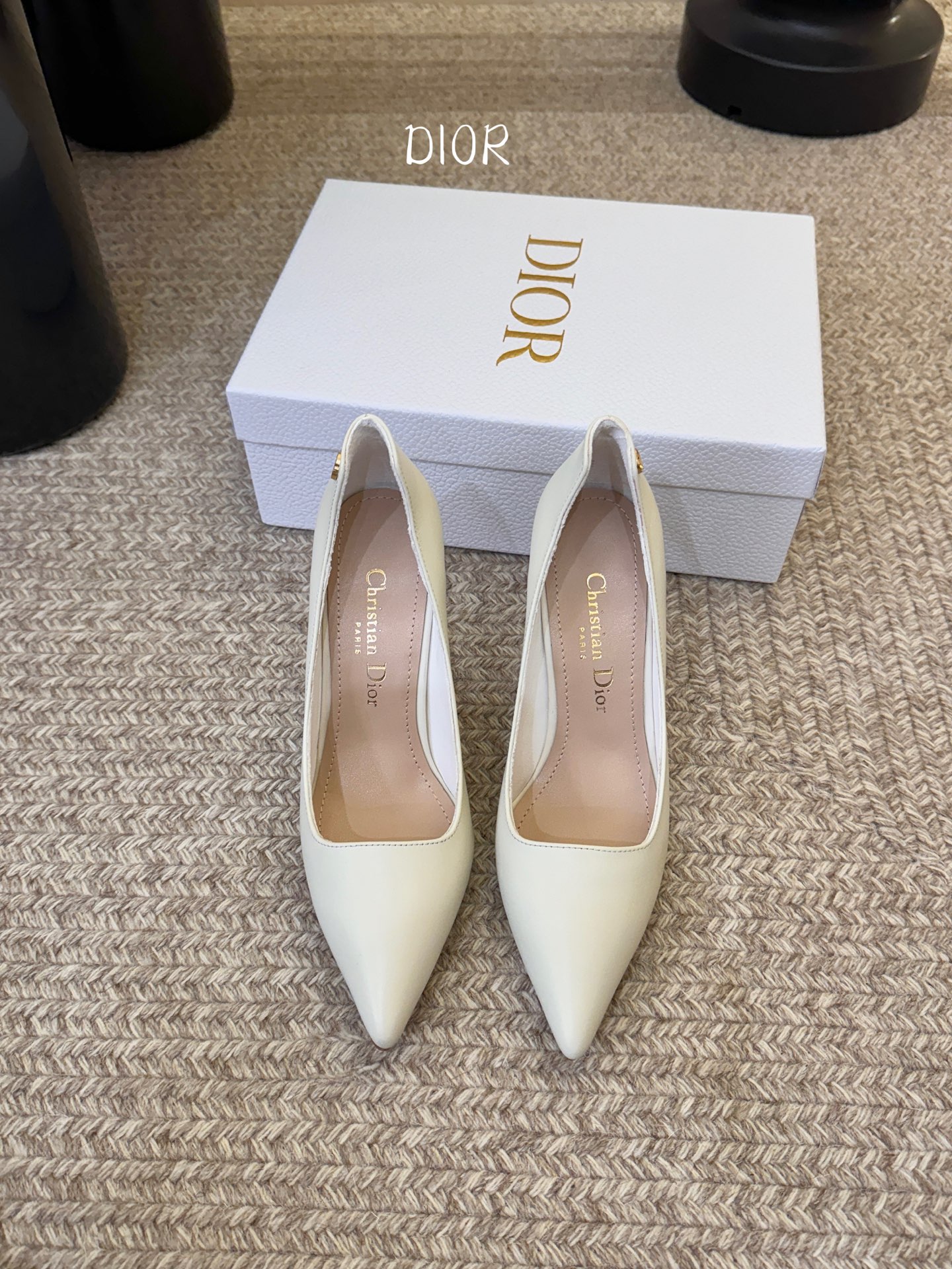 Dio* 26ss 春夏新款 迪奥 尖头高跟鞋 单鞋 Christian Dior Paris 标志，富