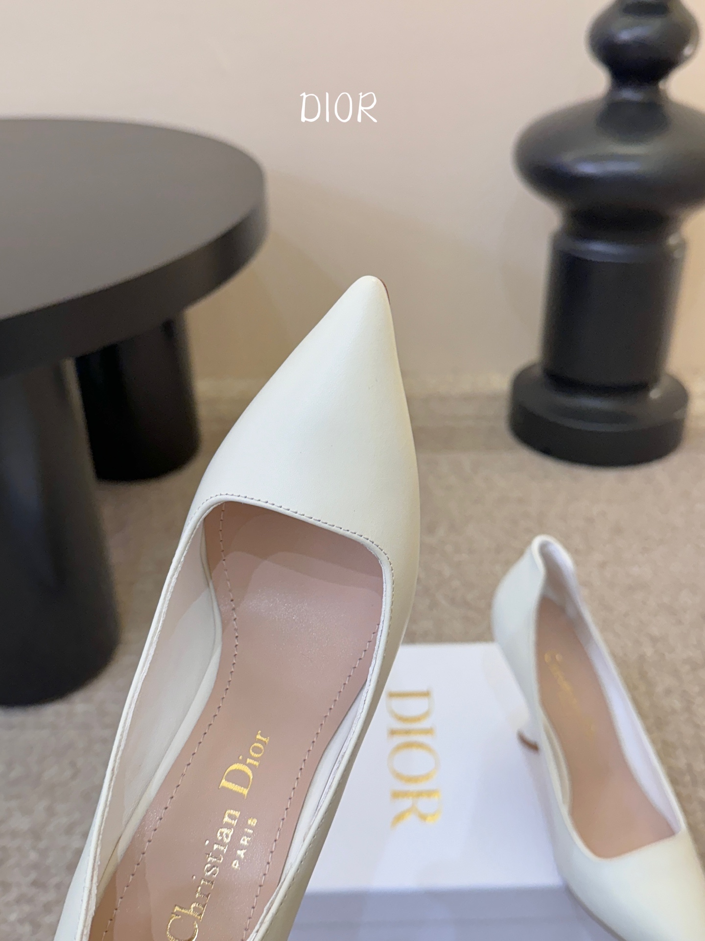 Dio* 26ss 春夏新款 迪奥 尖头高跟鞋 单鞋 Christian Dior Paris 标志，富