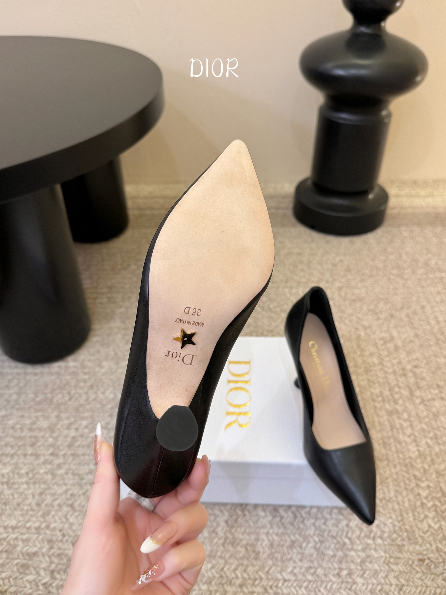 Dio* 26ss 春夏新款 迪奥 尖头高跟鞋 单鞋 Christian Dior Paris 标志，富