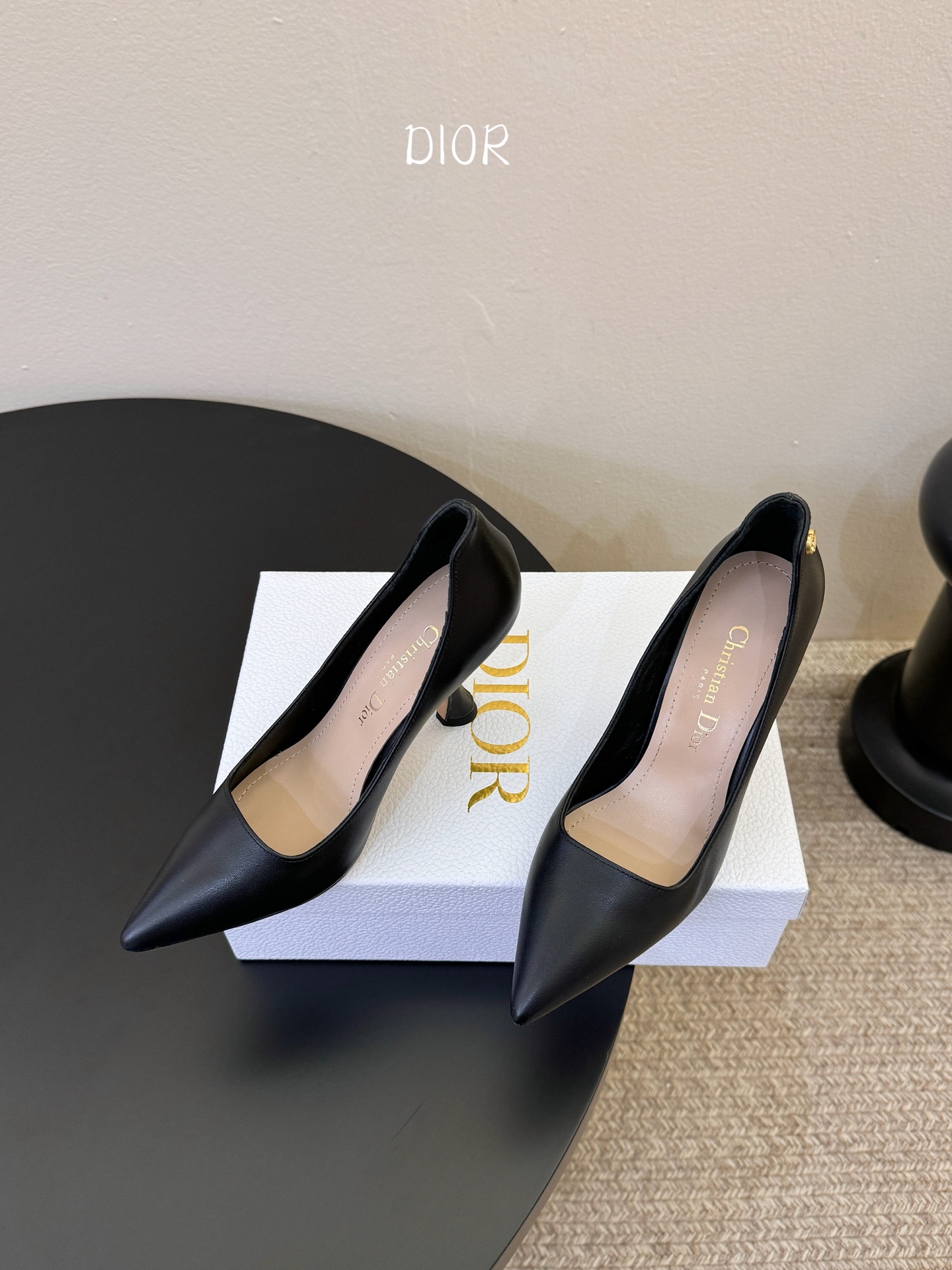 Dio* 26ss 春夏新款 迪奥 尖头高跟鞋 单鞋 Christian Dior Paris 标志，富