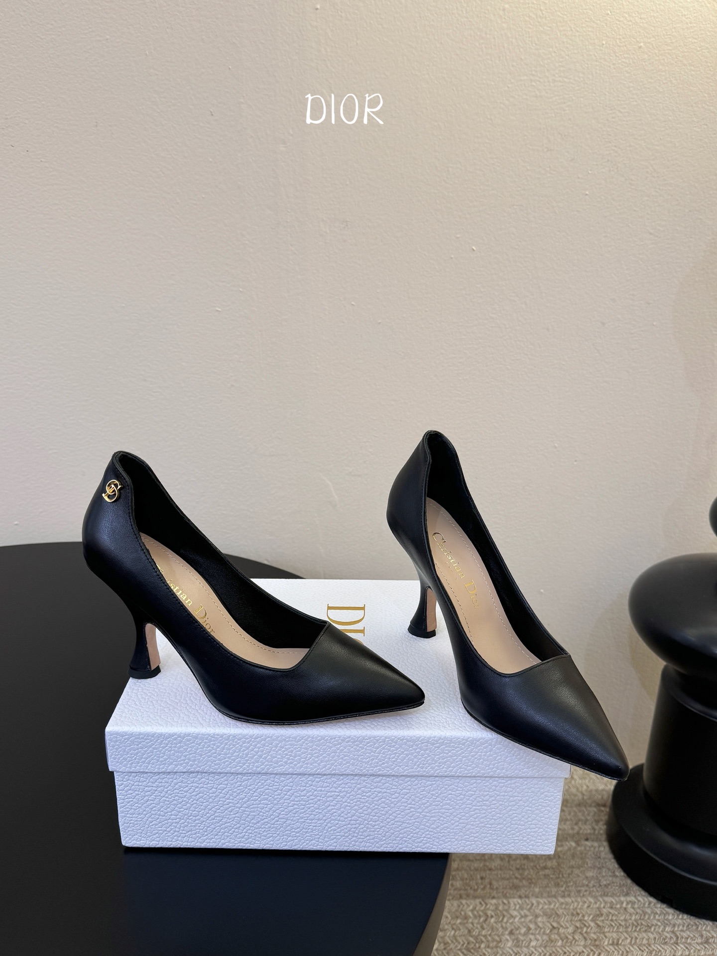 Dio* 26ss 春夏新款 迪奥 尖头高跟鞋 单鞋 Christian Dior Paris 标志，富