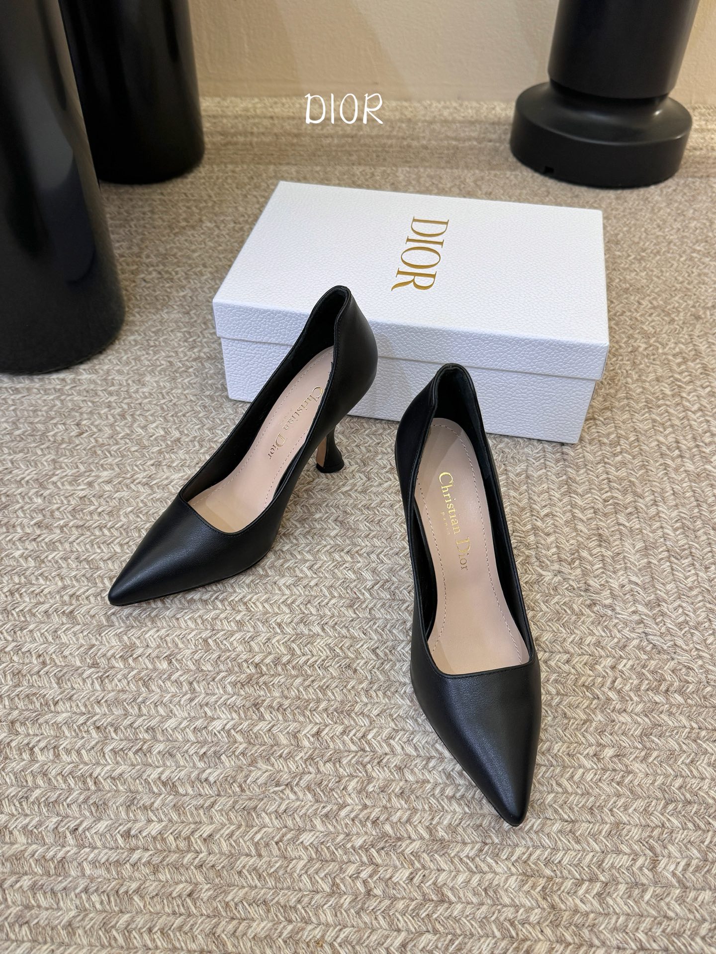 Dio* 26ss 春夏新款 迪奥 尖头高跟鞋 单鞋 Christian Dior Paris 标志，富