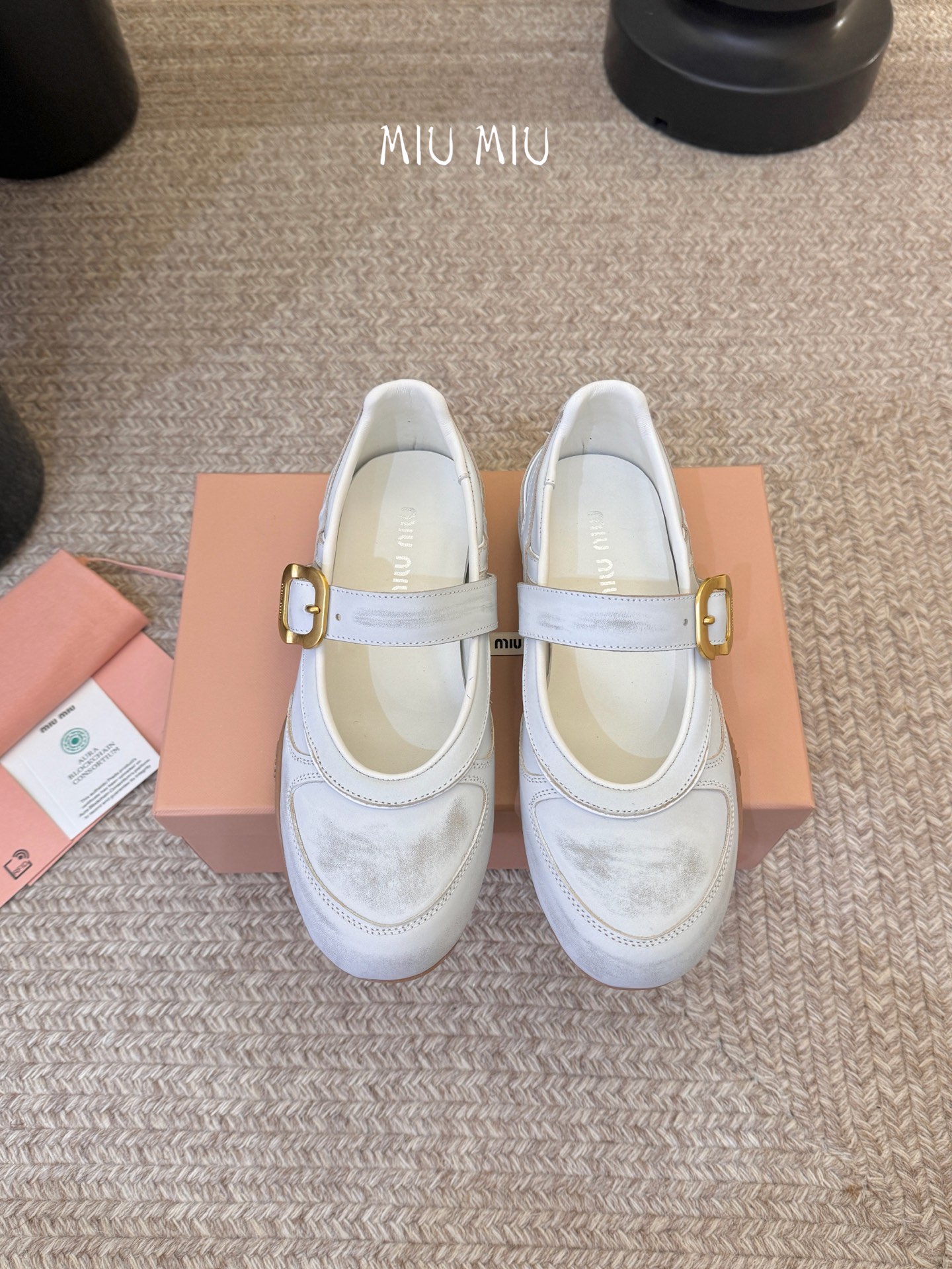 NO:758549,Miu Mi* deck shoes, suede Mary Jane loafers, miumiu's new deck shoes are also very design-oriented, full of autumn and winter atmosphere, comfortable and fashionable, new autumn and winter suede slip-ons, playful lace-up tassels, retro dry different colors, and brushed lining design make the wearing experience even higher. The fabric is imported polished cowhide, genuine leather lining, outsole, rubber outsole  Size35-41 (40.41 customization is not returnable), ballet shoes, miumiu, loafers, mary jane, cowhide, chamois leather19860909Miu Mi* deck shoes 麂皮玛丽珍小皮鞋乐福鞋 miumiu家新款deck shoes也太有设计感了吧,秋冬氛围感拉满,舒适又时尚,秋冬新款麂皮一脚蹬,俏皮的系带流苏,复古的干异色系,内里磨毛的设计让穿着体验度更加高涨 面料进口擦色牛皮 内里真皮 大底橡胶大底 Size35-41（40.41定制不退换）,芭蕾舞鞋,miumiu,loafers,mary jane,cowhide,chamois leather,Women's Shoes