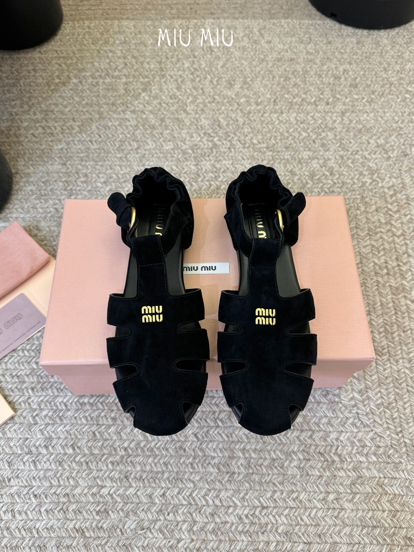 MiuMiu 缪缪 早春新款 走秀新款罗马鞋玛丽珍芭蕾舞鞋官方春夏走秀新款，时髦百搭·即可咸又可甜 一点