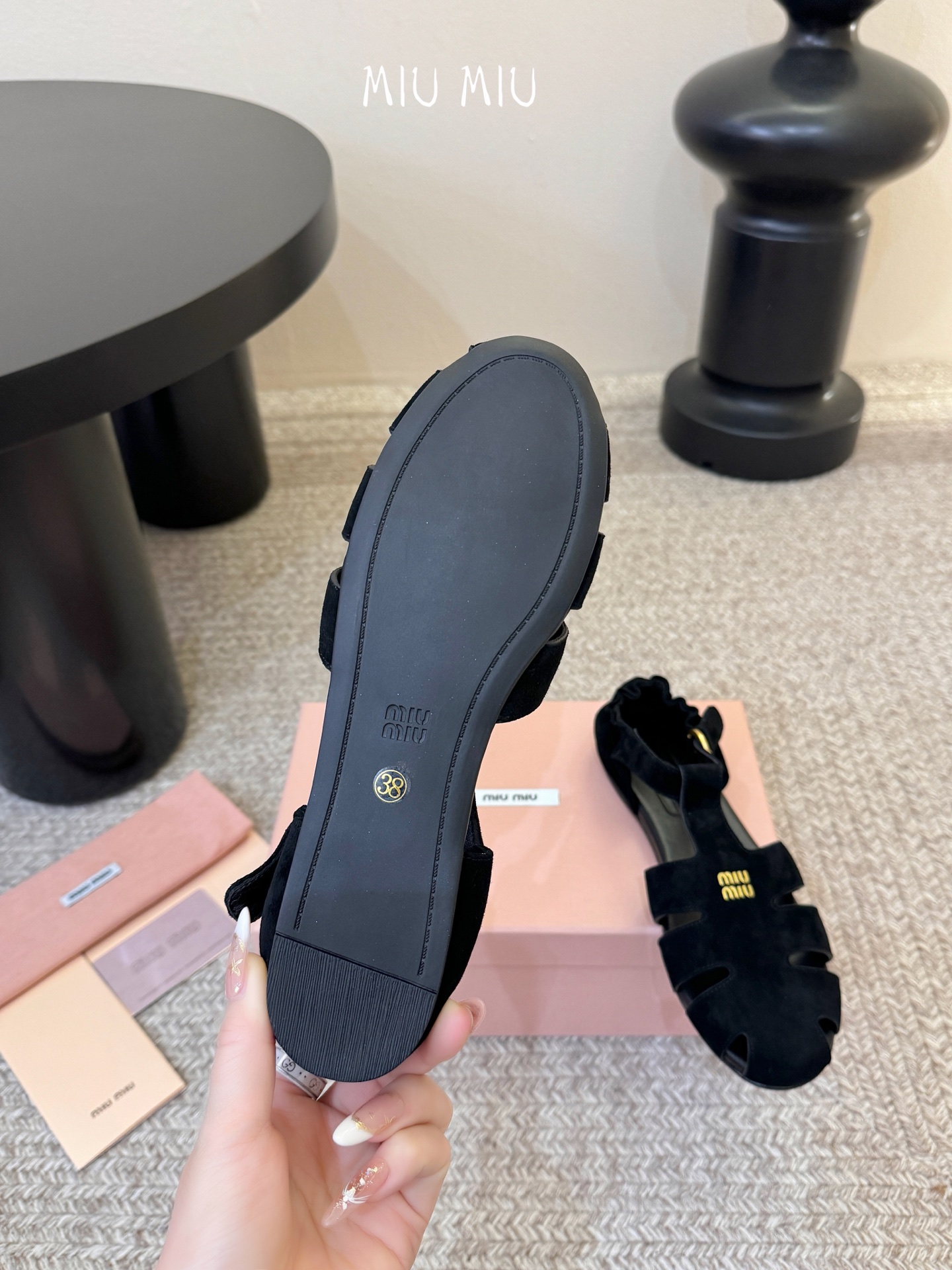 MiuMiu 缪缪 早春新款 走秀新款罗马鞋玛丽珍芭蕾舞鞋官方春夏走秀新款，时髦百搭·即可咸又可甜 一点