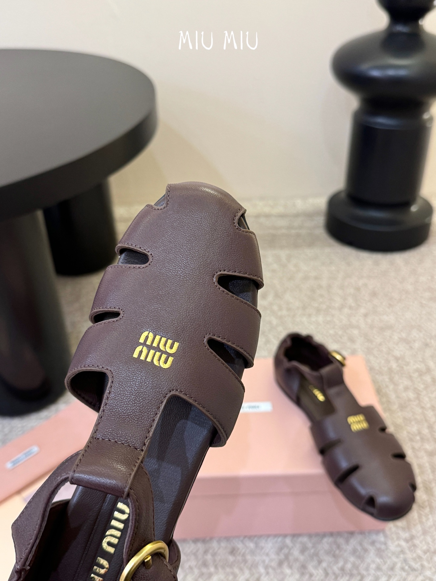 MiuMiu 缪缪 早春新款 走秀新款罗马鞋玛丽珍芭蕾舞鞋官方春夏走秀新款，时髦百搭·即可咸又可甜 一点