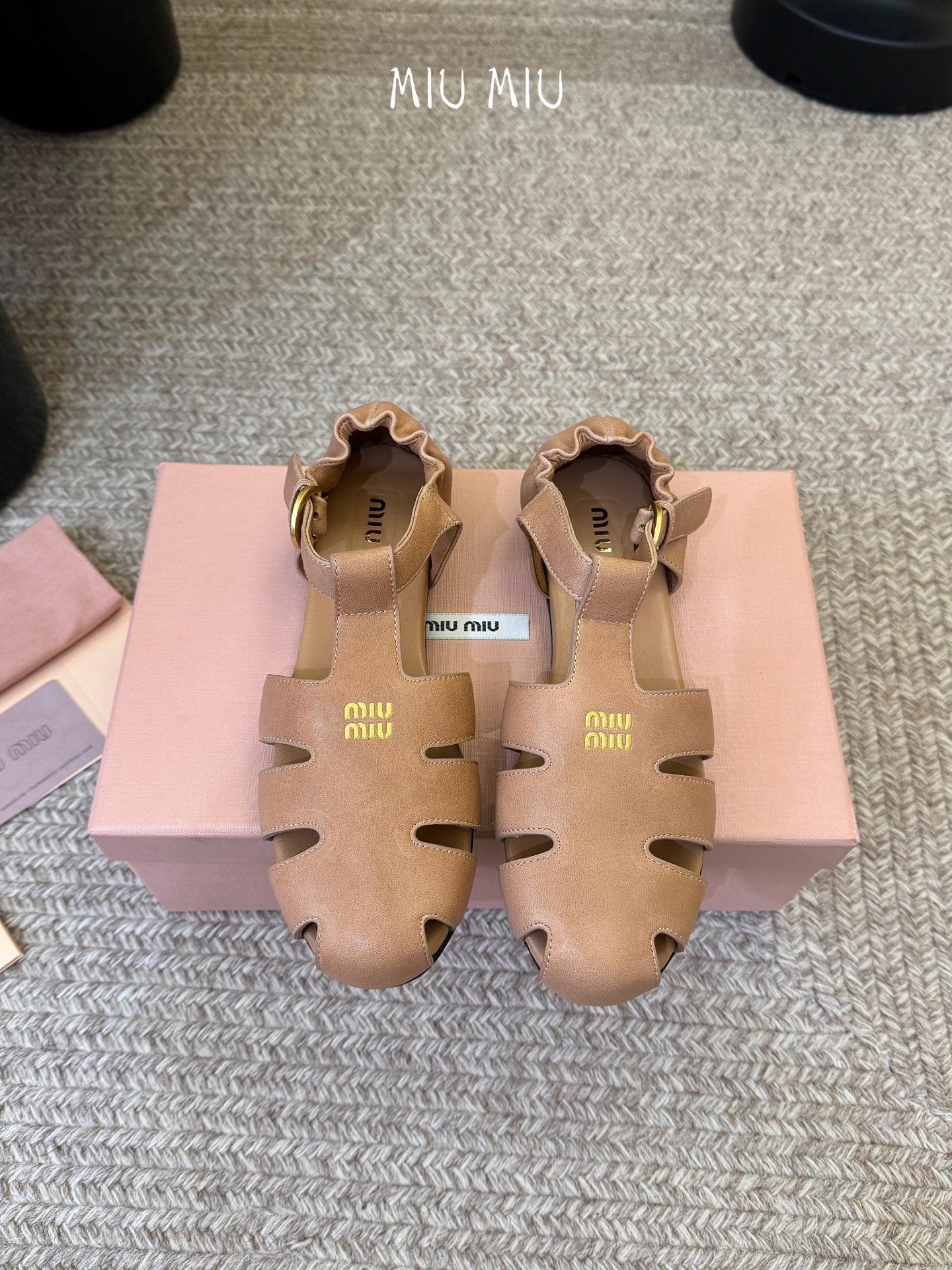 MiuMiu 缪缪 早春新款 走秀新款罗马鞋玛丽珍芭蕾舞鞋官方春夏走秀新款，时髦百搭·即可咸又可甜 一点