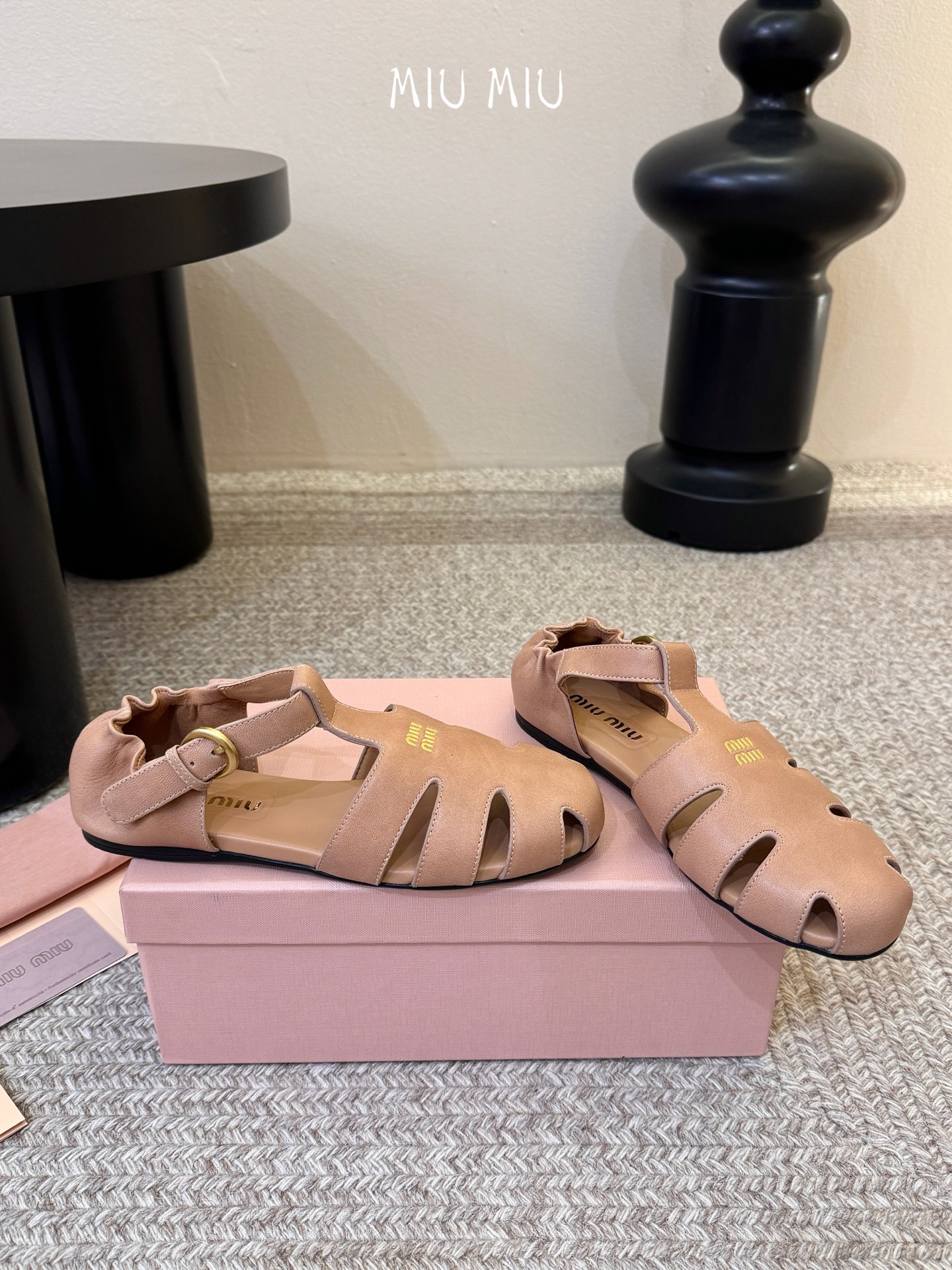 MiuMiu 缪缪 早春新款 走秀新款罗马鞋玛丽珍芭蕾舞鞋官方春夏走秀新款，时髦百搭·即可咸又可甜 一点