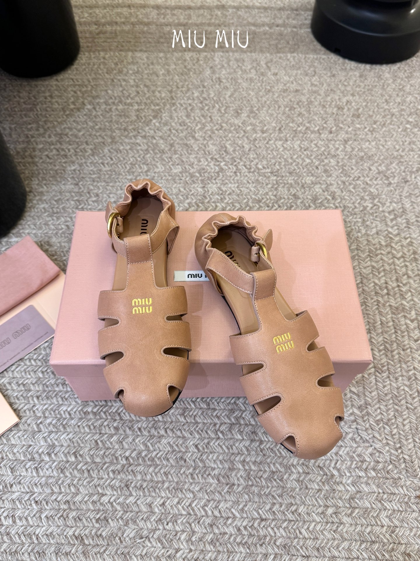 MiuMiu 缪缪 早春新款 走秀新款罗马鞋玛丽珍芭蕾舞鞋官方春夏走秀新款，时髦百搭·即可咸又可甜 一点