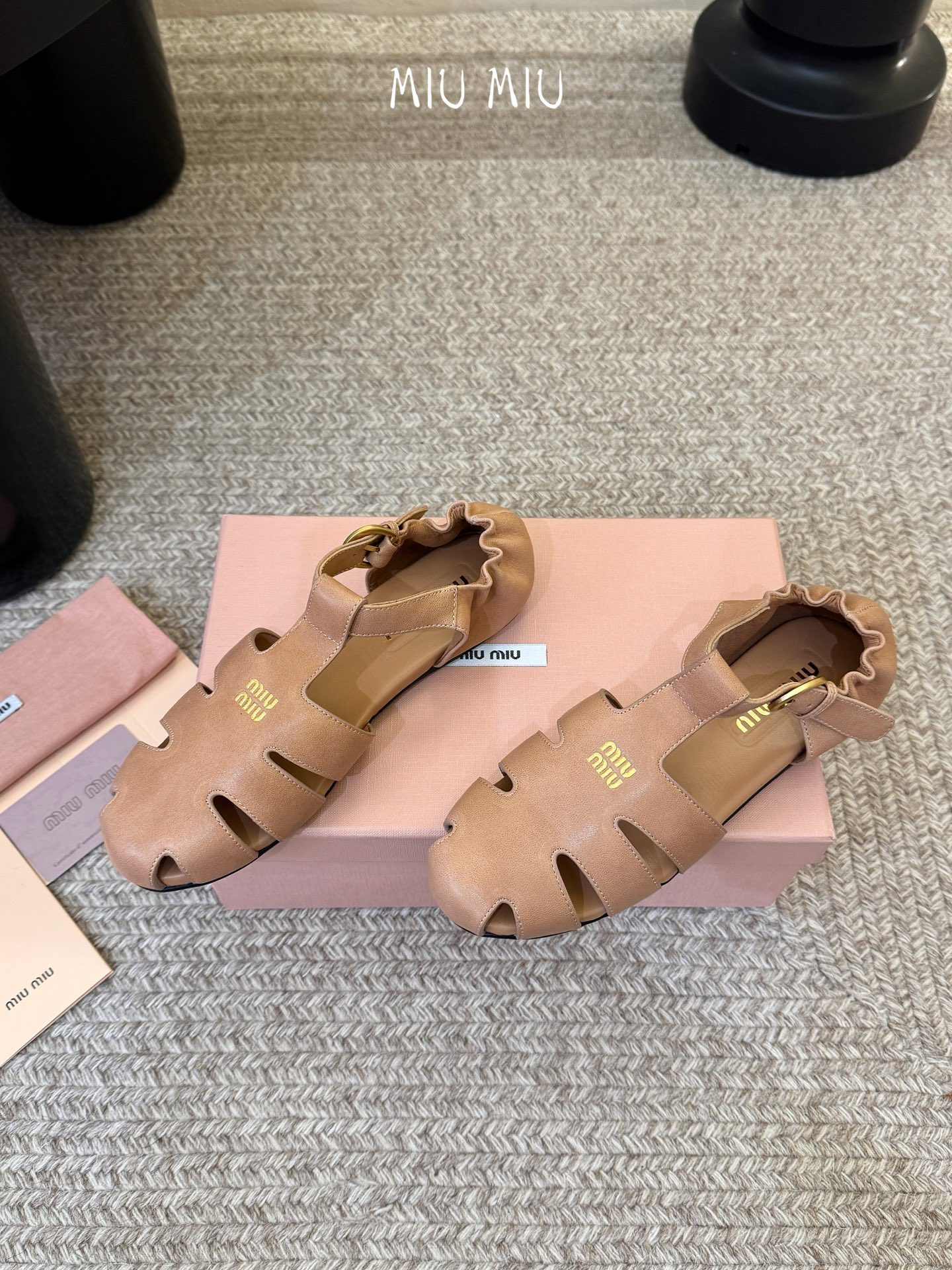 MiuMiu 缪缪 早春新款 走秀新款罗马鞋玛丽珍芭蕾舞鞋官方春夏走秀新款，时髦百搭·即可咸又可甜 一点