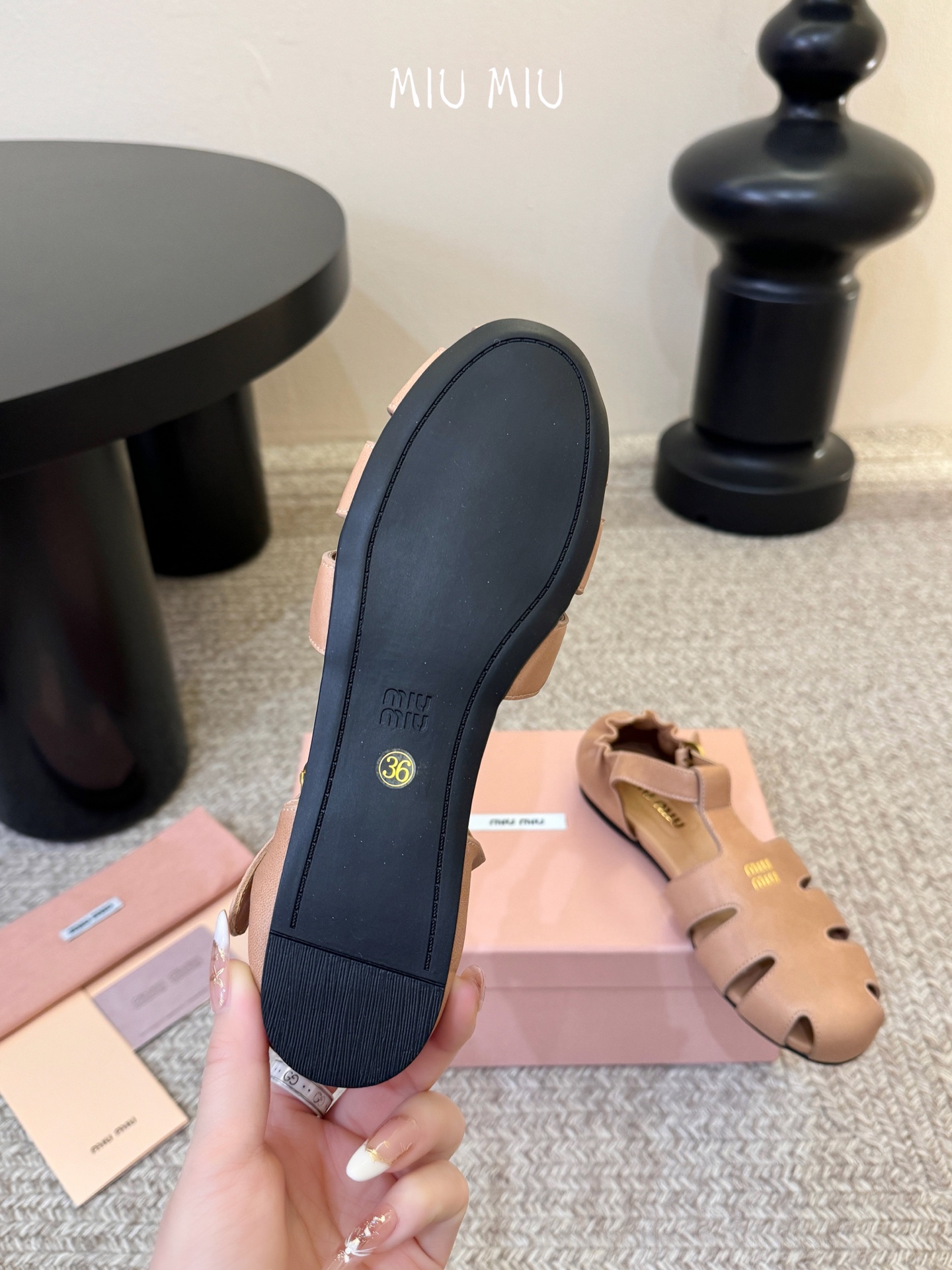 MiuMiu 缪缪 早春新款 走秀新款罗马鞋玛丽珍芭蕾舞鞋官方春夏走秀新款，时髦百搭·即可咸又可甜 一点