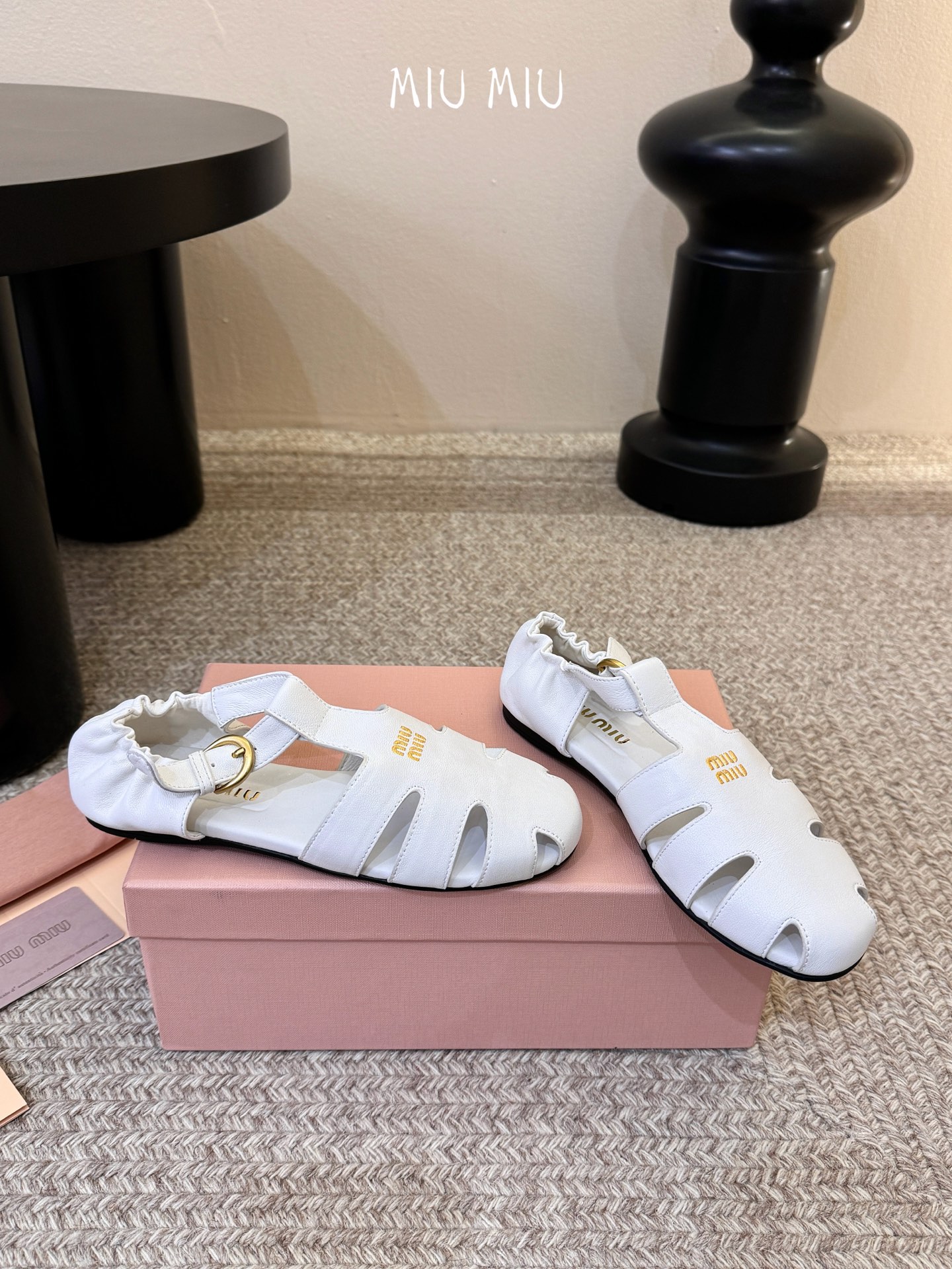 MiuMiu 缪缪 早春新款 走秀新款罗马鞋玛丽珍芭蕾舞鞋官方春夏走秀新款，时髦百搭·即可咸又可甜 一点