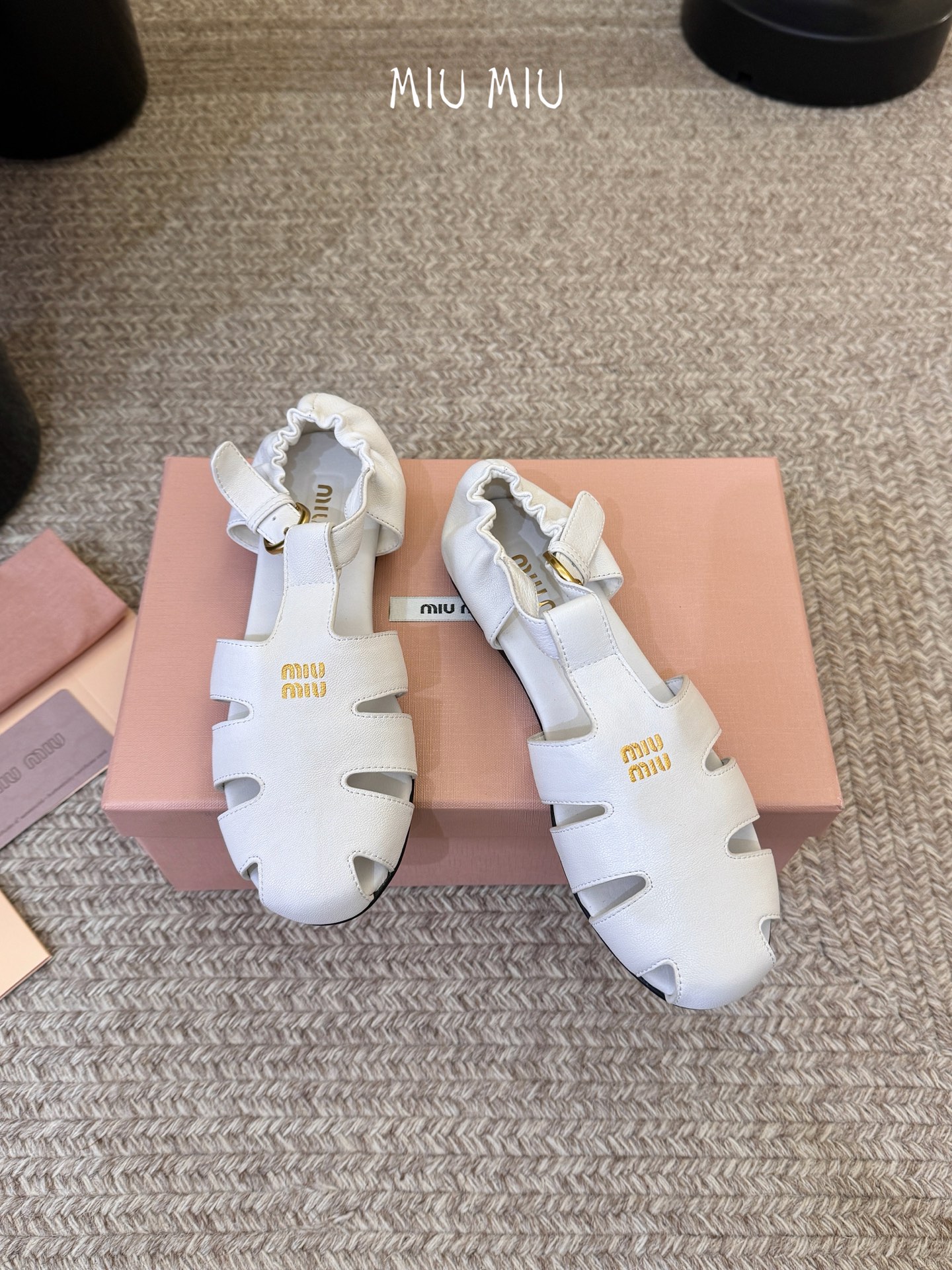 MiuMiu 缪缪 早春新款 走秀新款罗马鞋玛丽珍芭蕾舞鞋官方春夏走秀新款，时髦百搭·即可咸又可甜 一点
