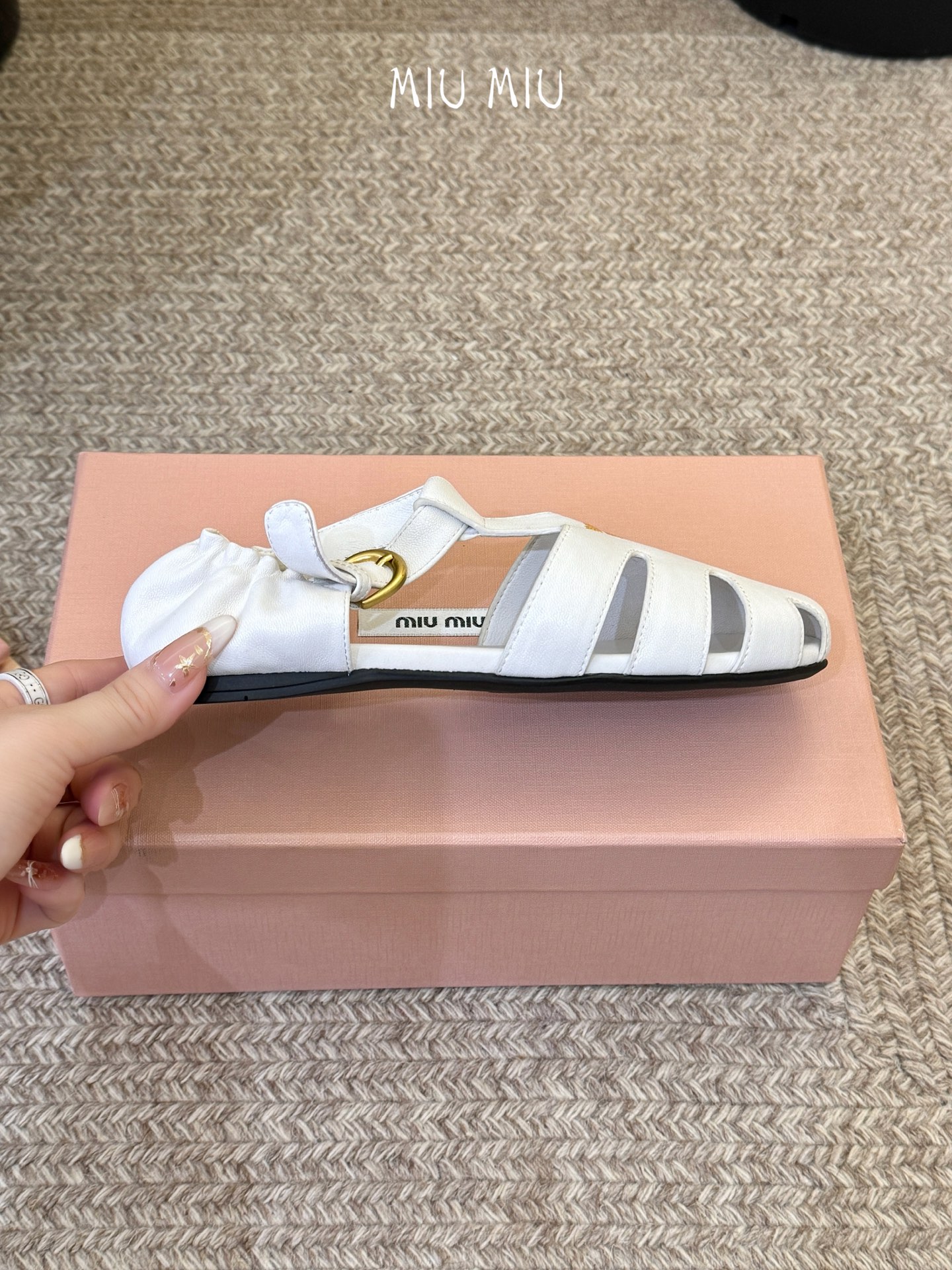 MiuMiu 缪缪 早春新款 走秀新款罗马鞋玛丽珍芭蕾舞鞋官方春夏走秀新款，时髦百搭·即可咸又可甜 一点