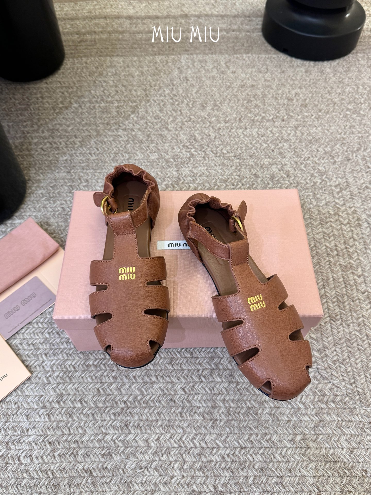 MiuMiu 缪缪 早春新款 走秀新款罗马鞋玛丽珍芭蕾舞鞋官方春夏走秀新款，时髦百搭·即可咸又可甜 一点