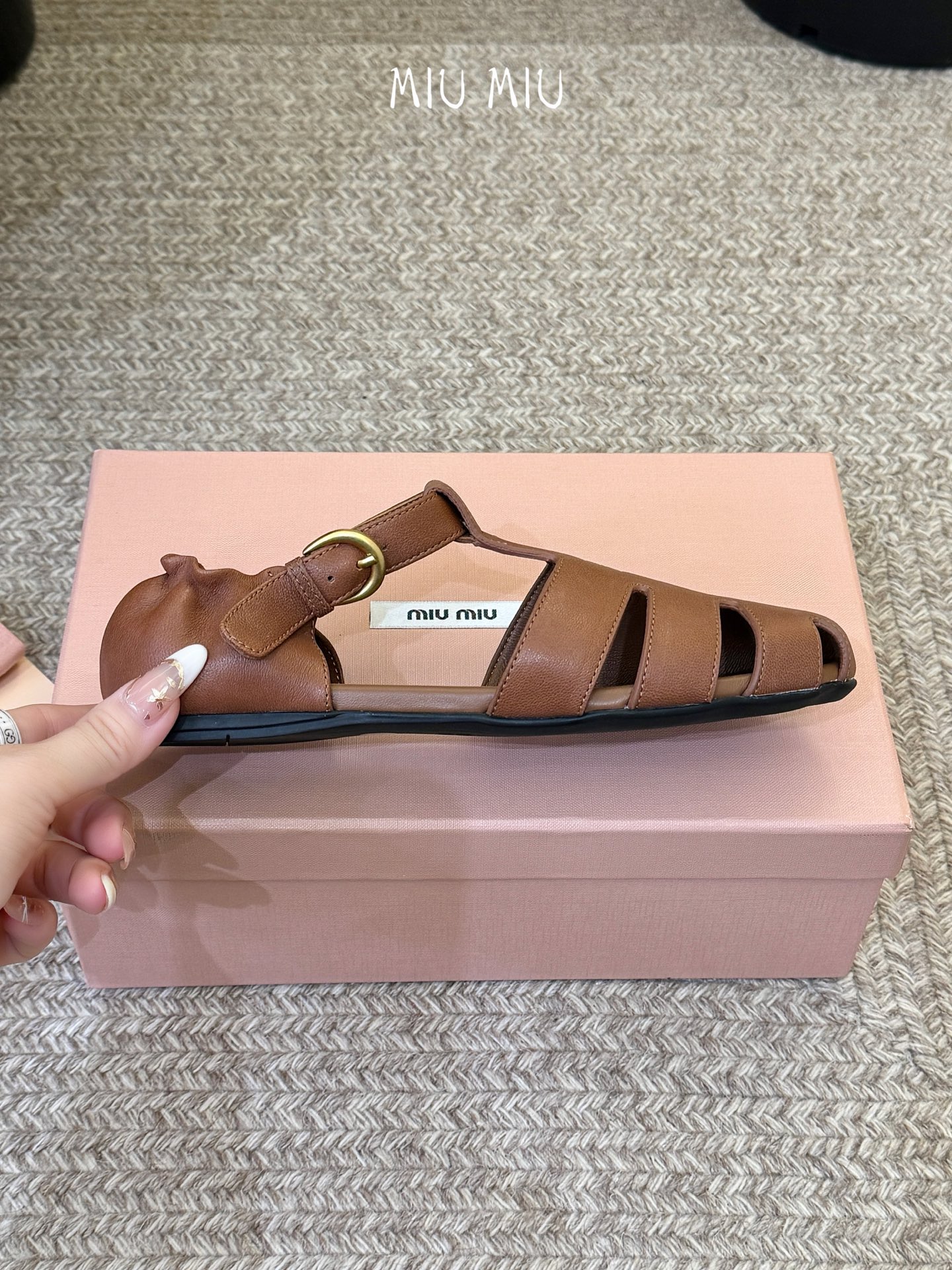 MiuMiu 缪缪 早春新款 走秀新款罗马鞋玛丽珍芭蕾舞鞋官方春夏走秀新款，时髦百搭·即可咸又可甜 一点