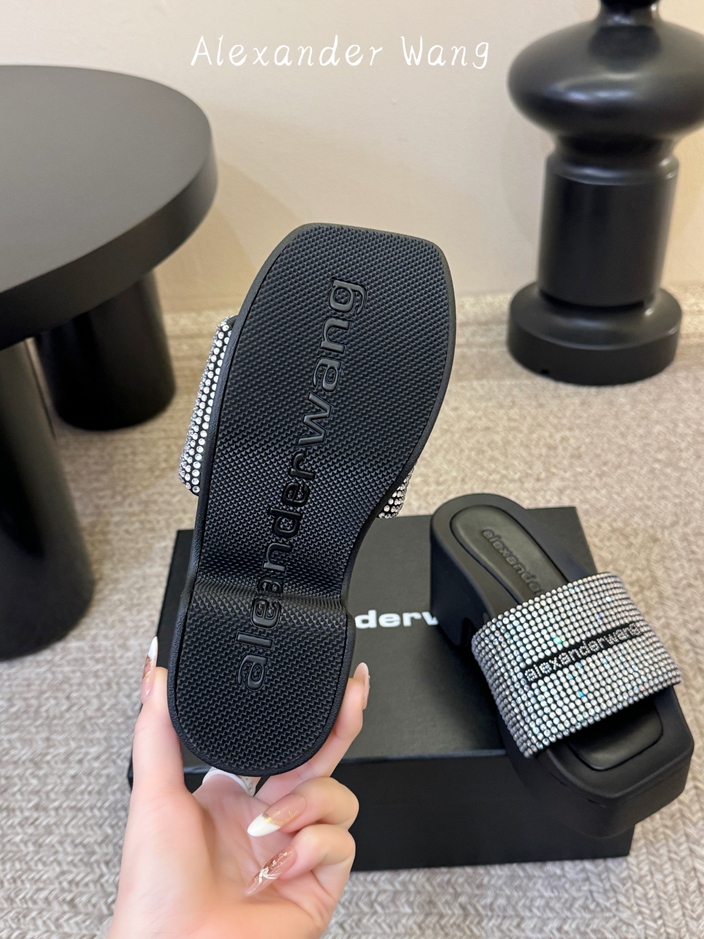 AlexanderWan* 大王 春夏最新款 澳钻 凉拖鞋 个性御姐风 超有质感 爱了爱了 该款设计简约