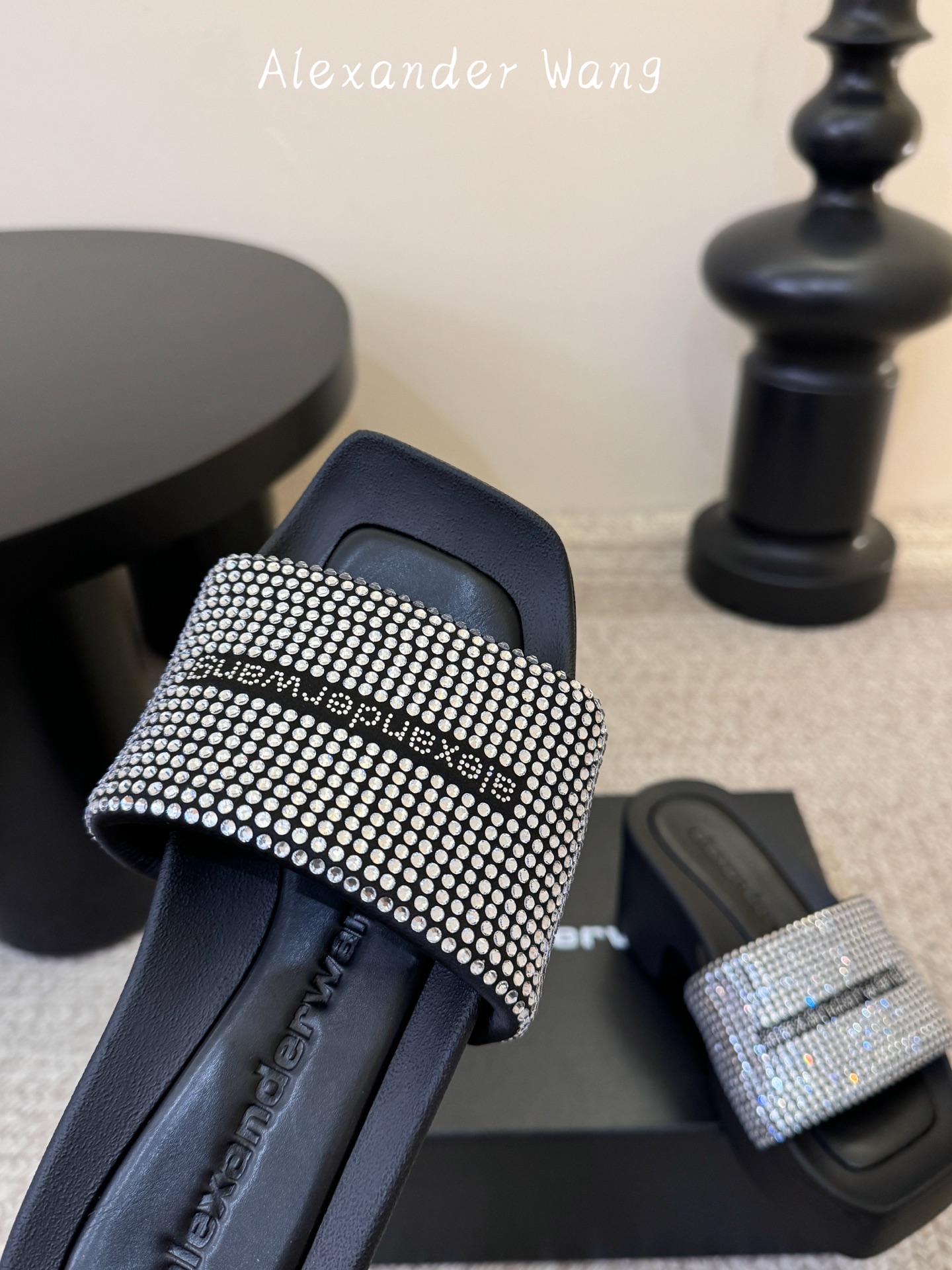 AlexanderWan* 大王 春夏最新款 澳钻 凉拖鞋 个性御姐风 超有质感 爱了爱了 该款设计简约