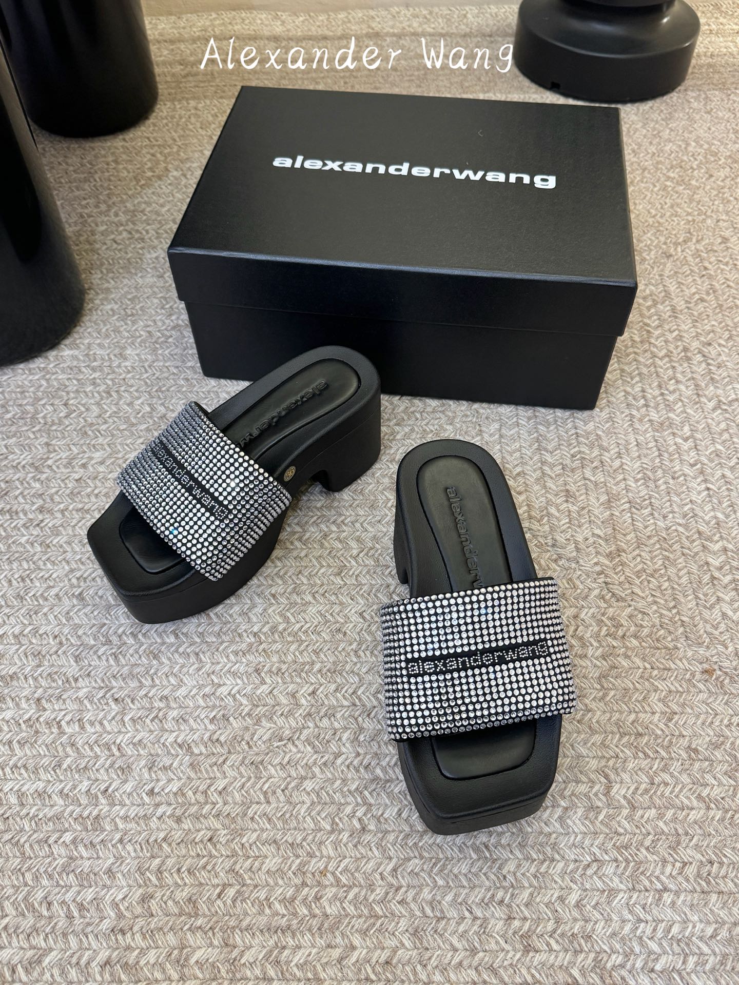 AlexanderWan* 大王 春夏最新款 澳钻 凉拖鞋 个性御姐风 超有质感 爱了爱了 该款设计简约