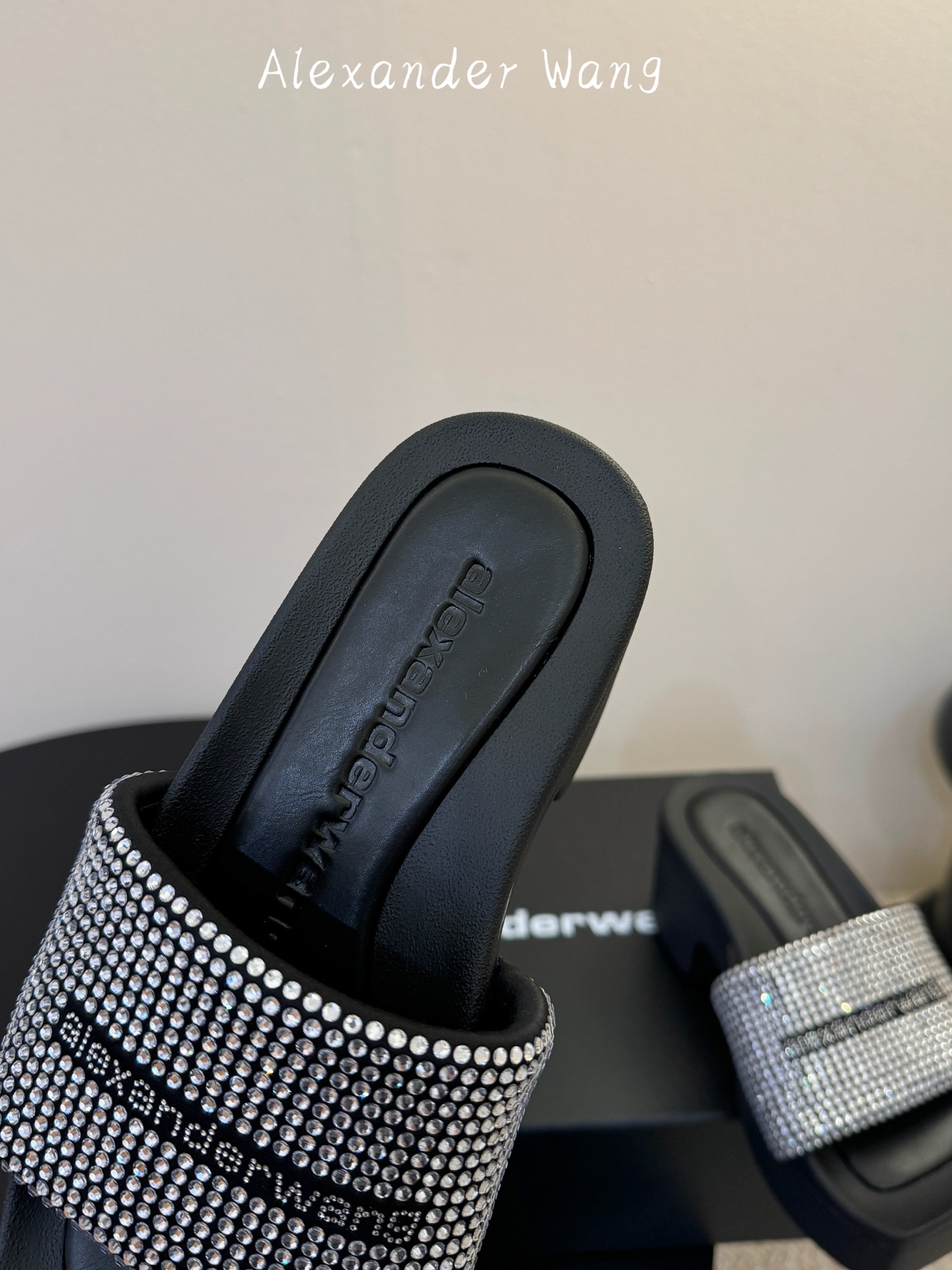 AlexanderWan* 大王 春夏最新款 澳钻 凉拖鞋 个性御姐风 超有质感 爱了爱了 该款设计简约