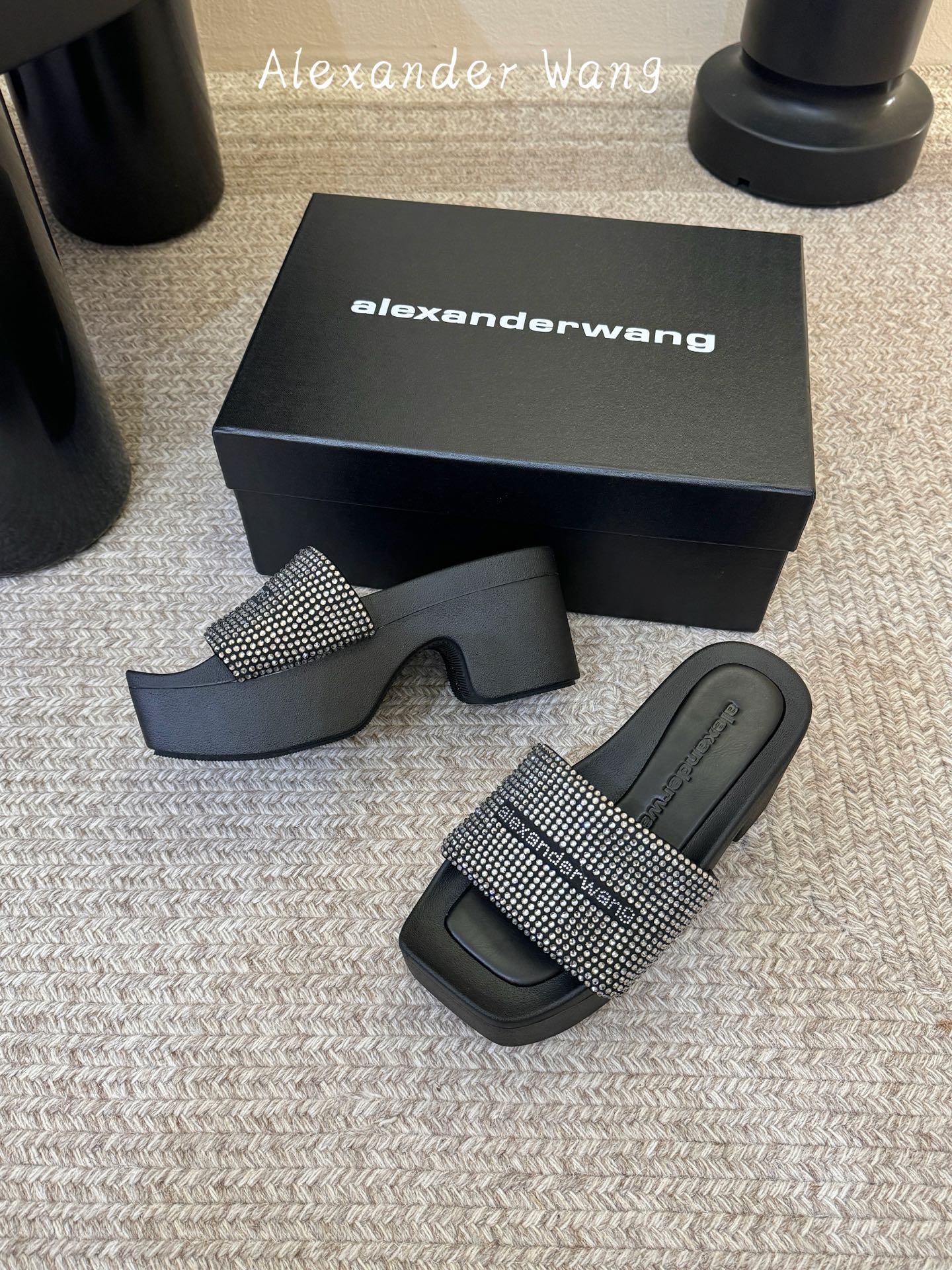 AlexanderWan* 大王 春夏最新款 澳钻 凉拖鞋 个性御姐风 超有质感 爱了爱了 该款设计简约